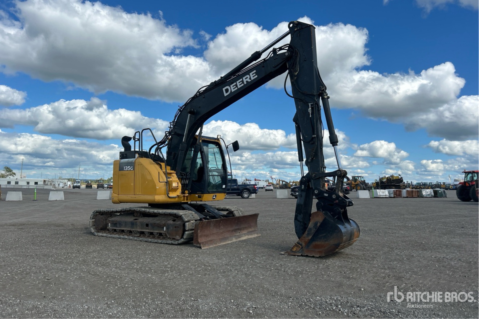 2017 John Deere 135G