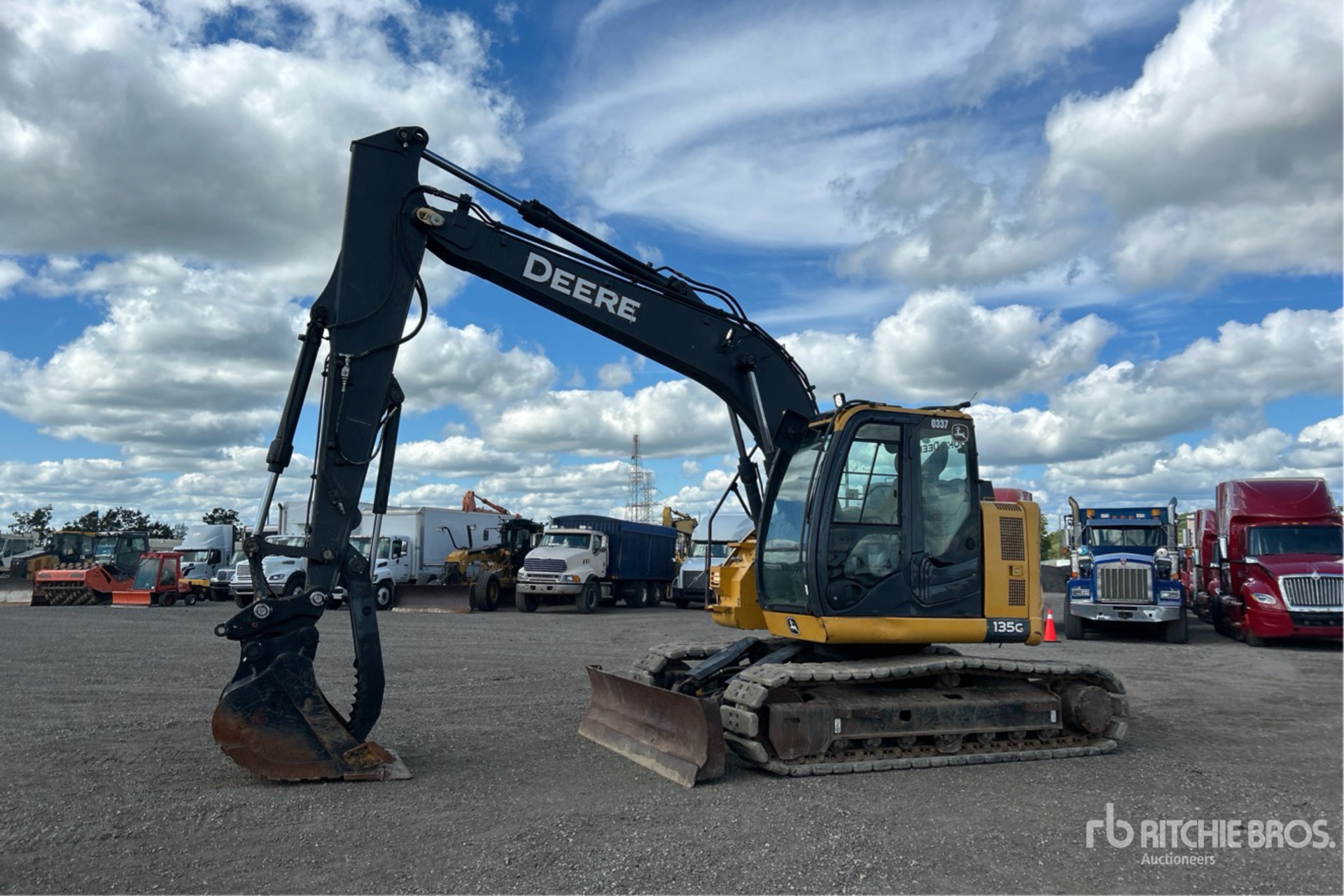 2017 John Deere 135G