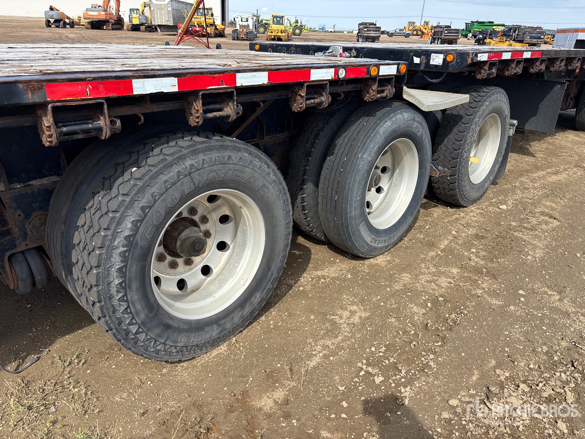 2012 Manac 32 ft Super B-Train