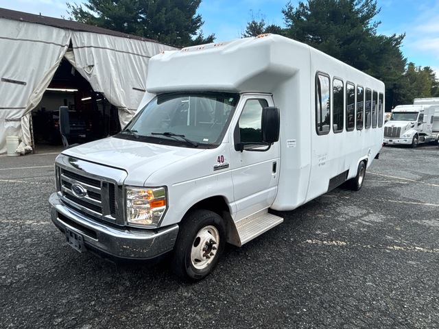 2019 Ford E-450 4x2 20-Seat Transit Bus