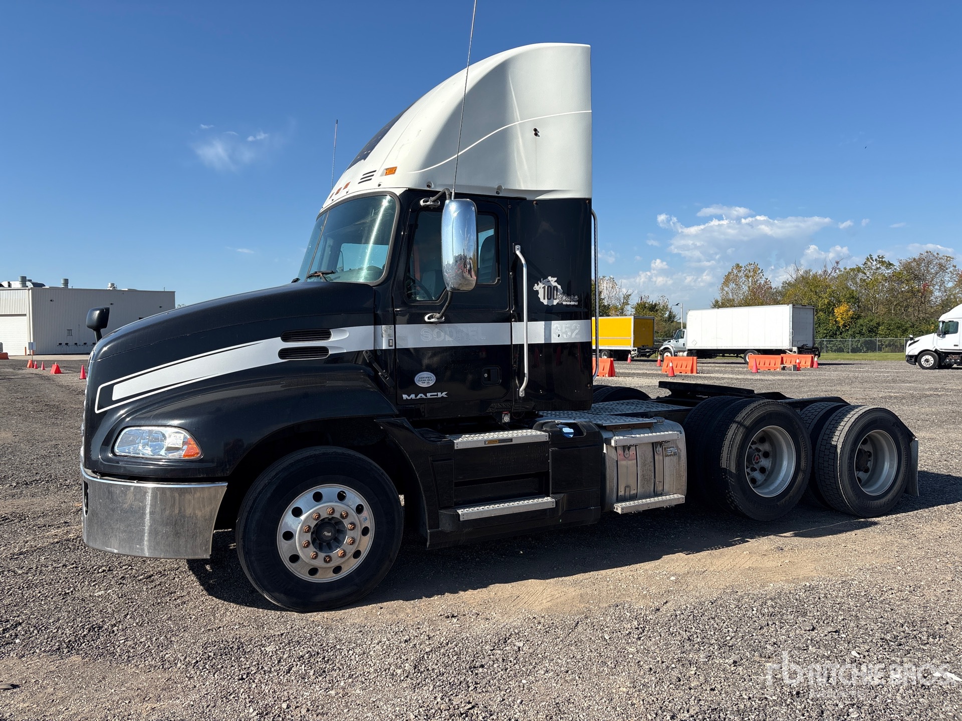 Photo of 2016 Mack CXU613 PINNACLE