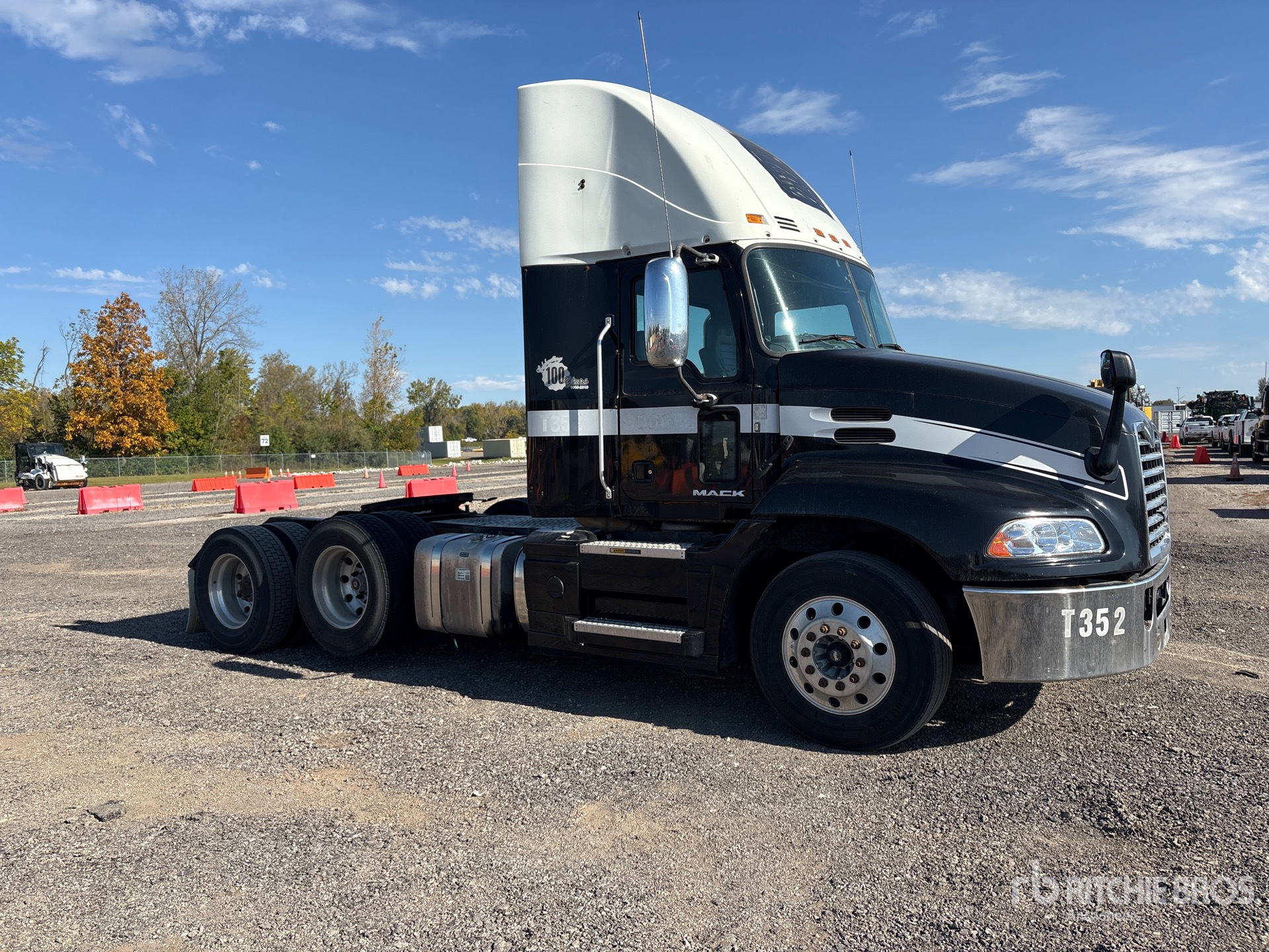 2016 Mack CXU613 PINNACLE