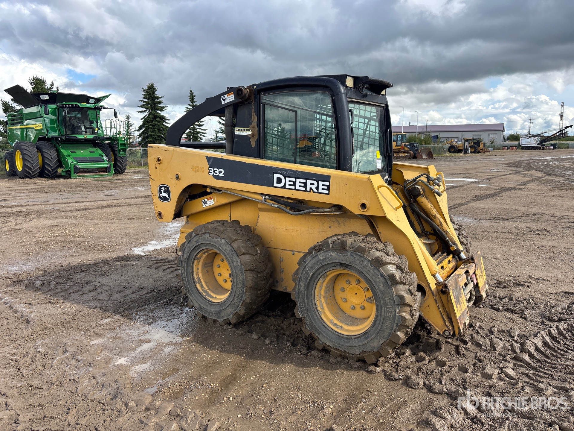 2005 John Deere 332