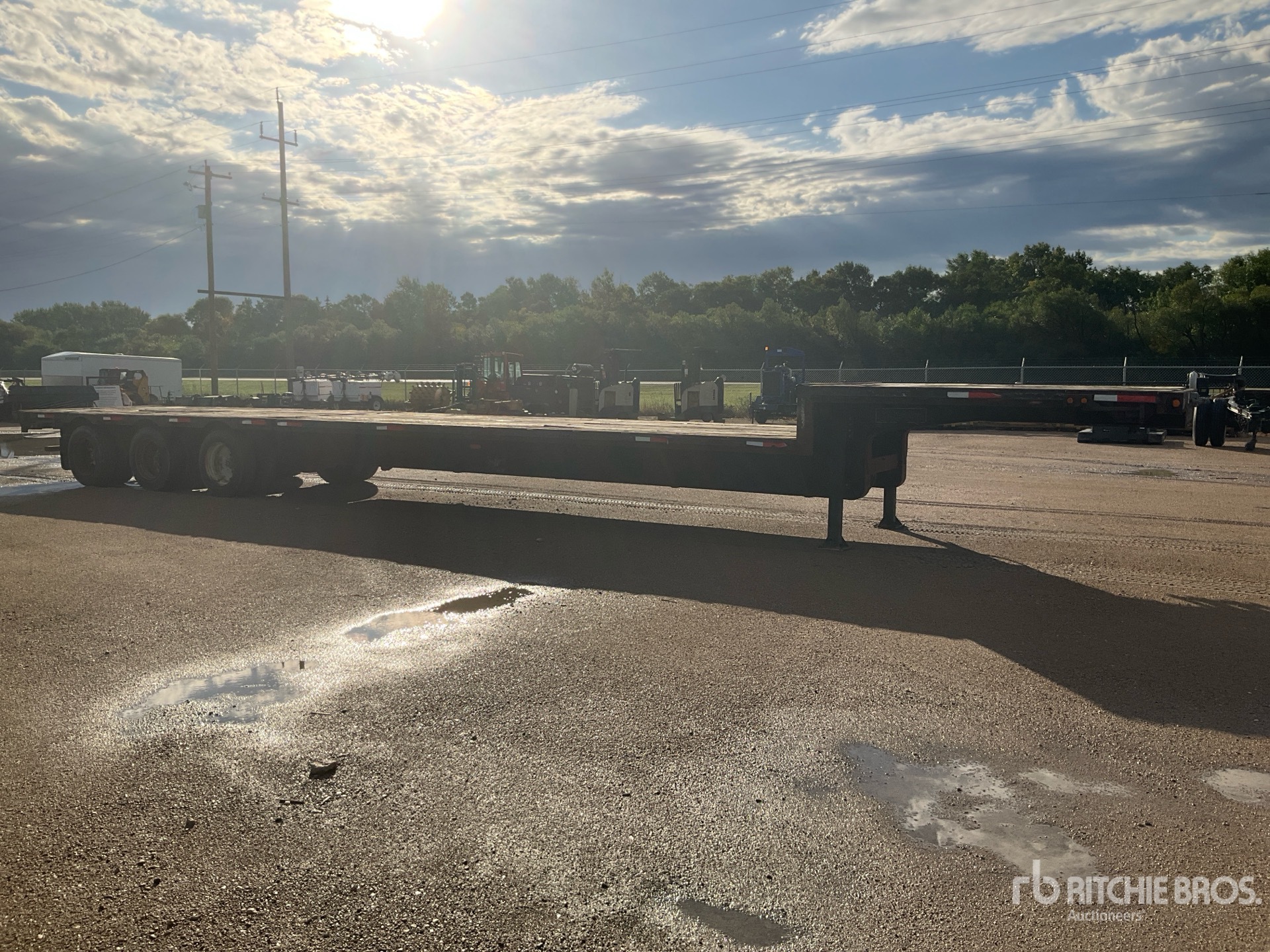 2010 Manac 53 ft Tri/A 53 ft Extendable