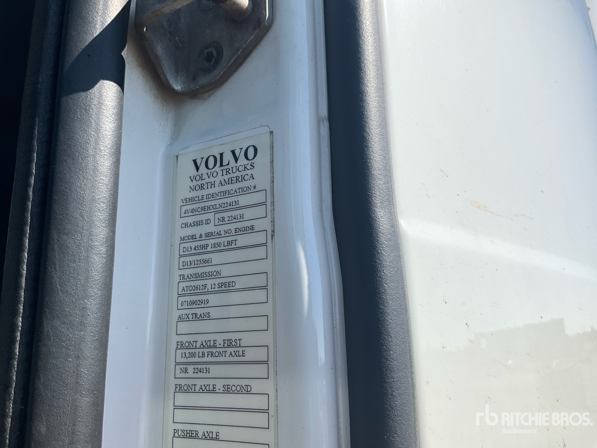 2020 Volvo VNL