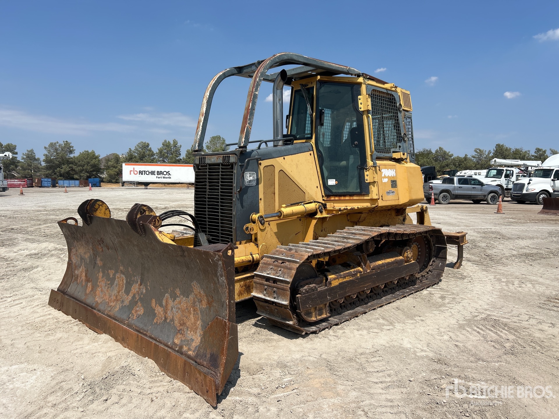 2002 John Deere 700H LGP
