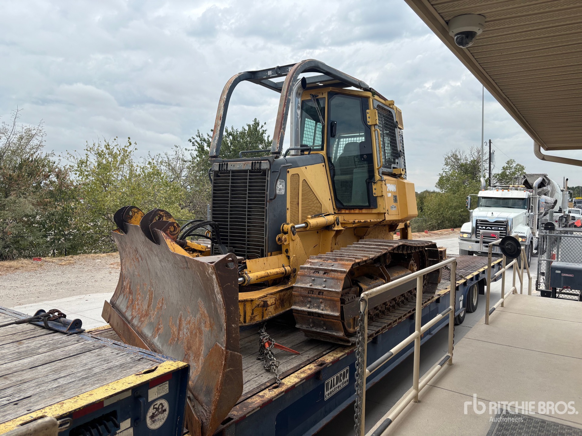 2002 John Deere 700H LGP
