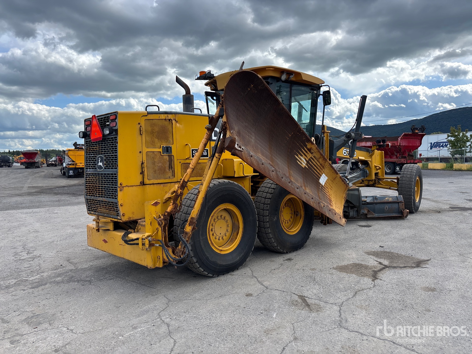 2006 John Deere 670D