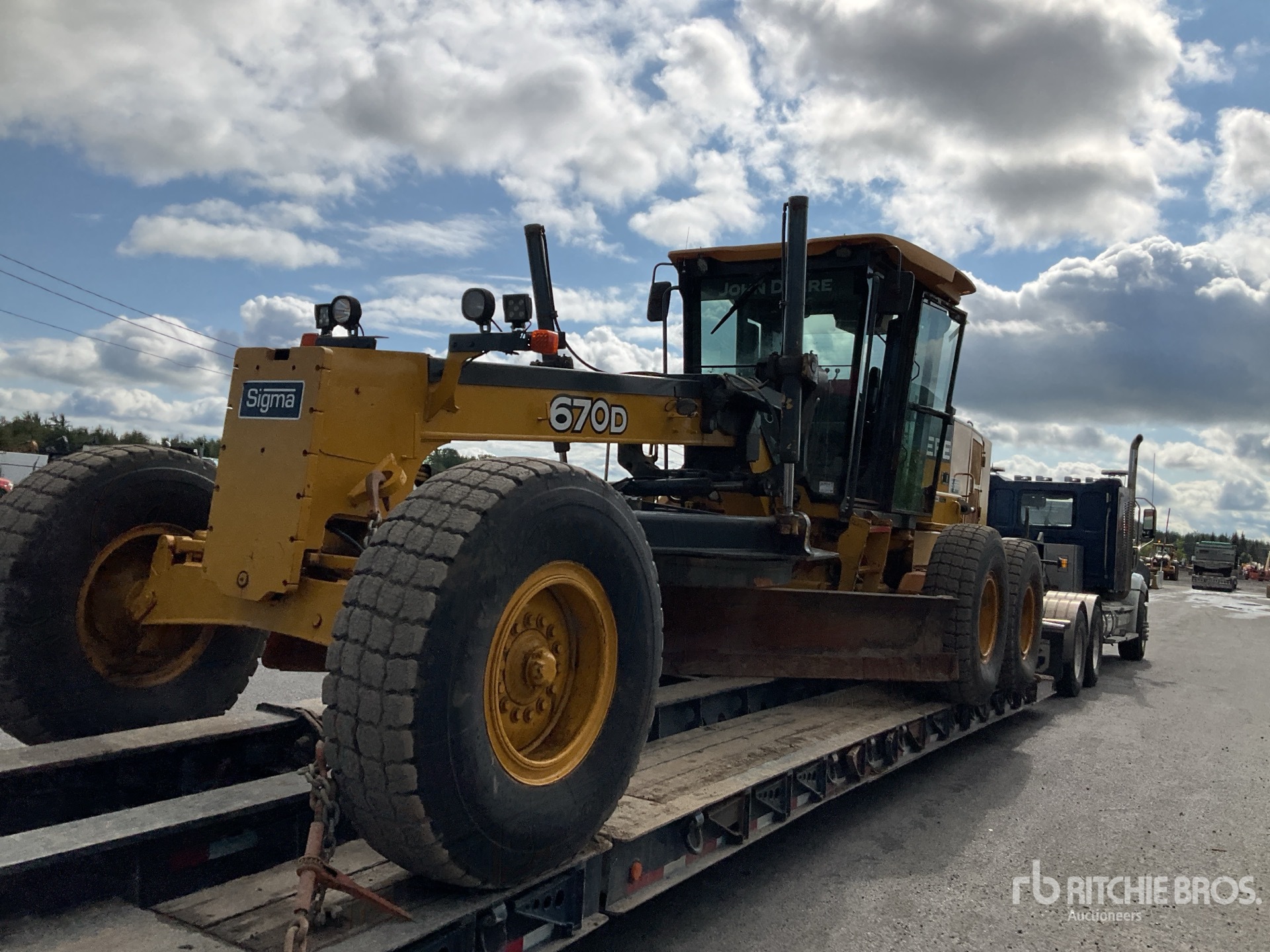 2006 John Deere 670D