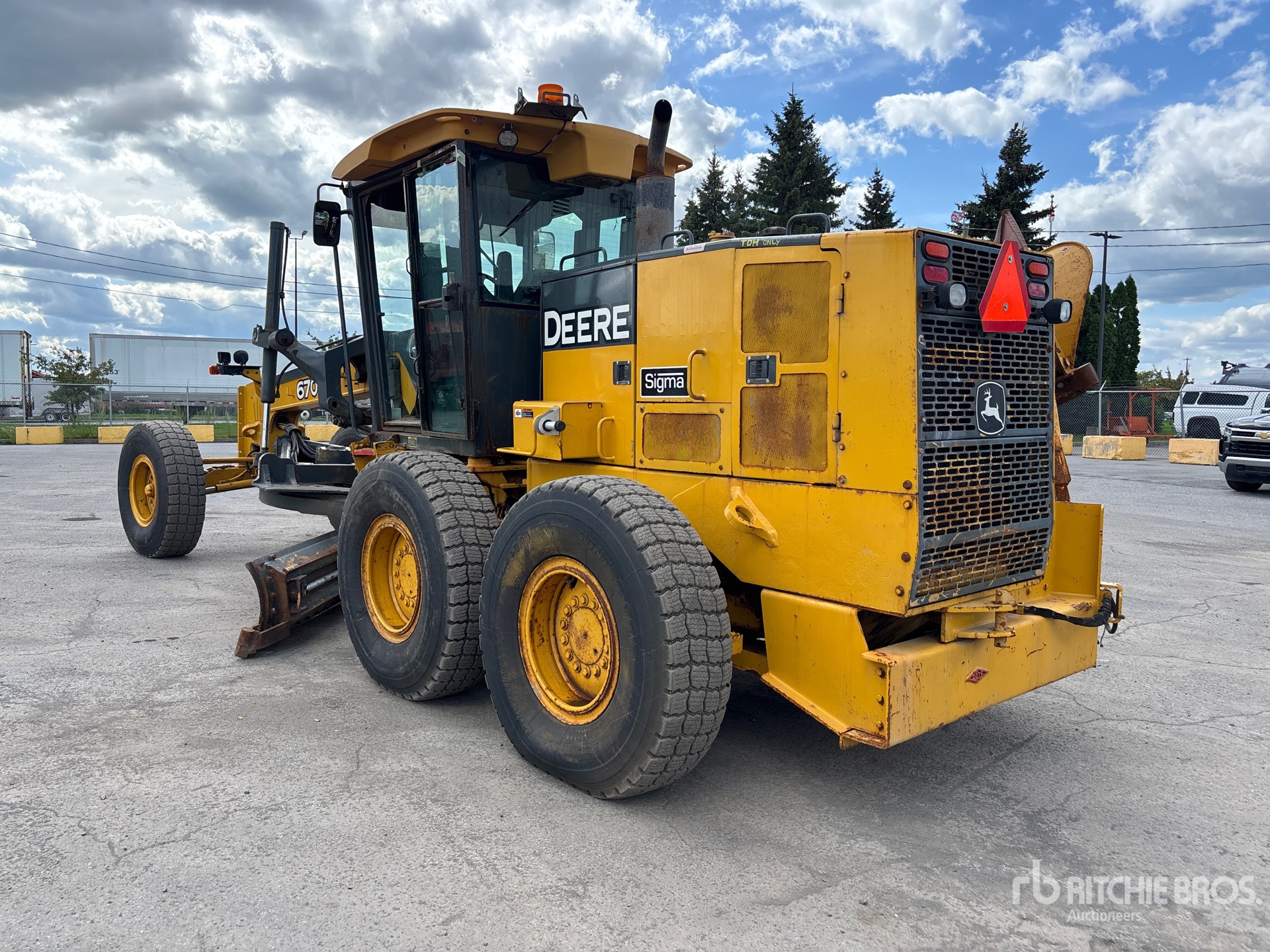 2006 John Deere 670D
