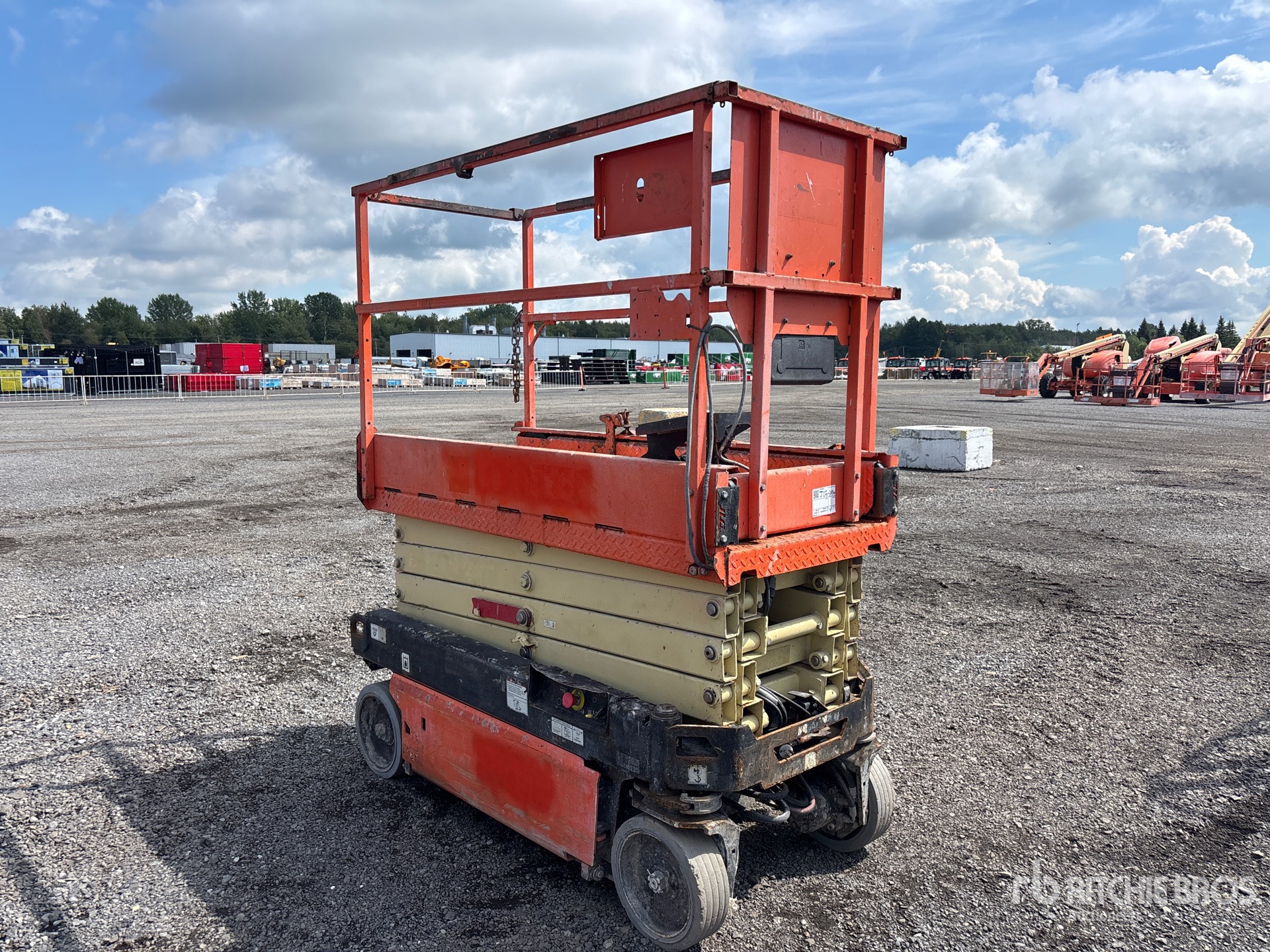 2017 JLG 1932R