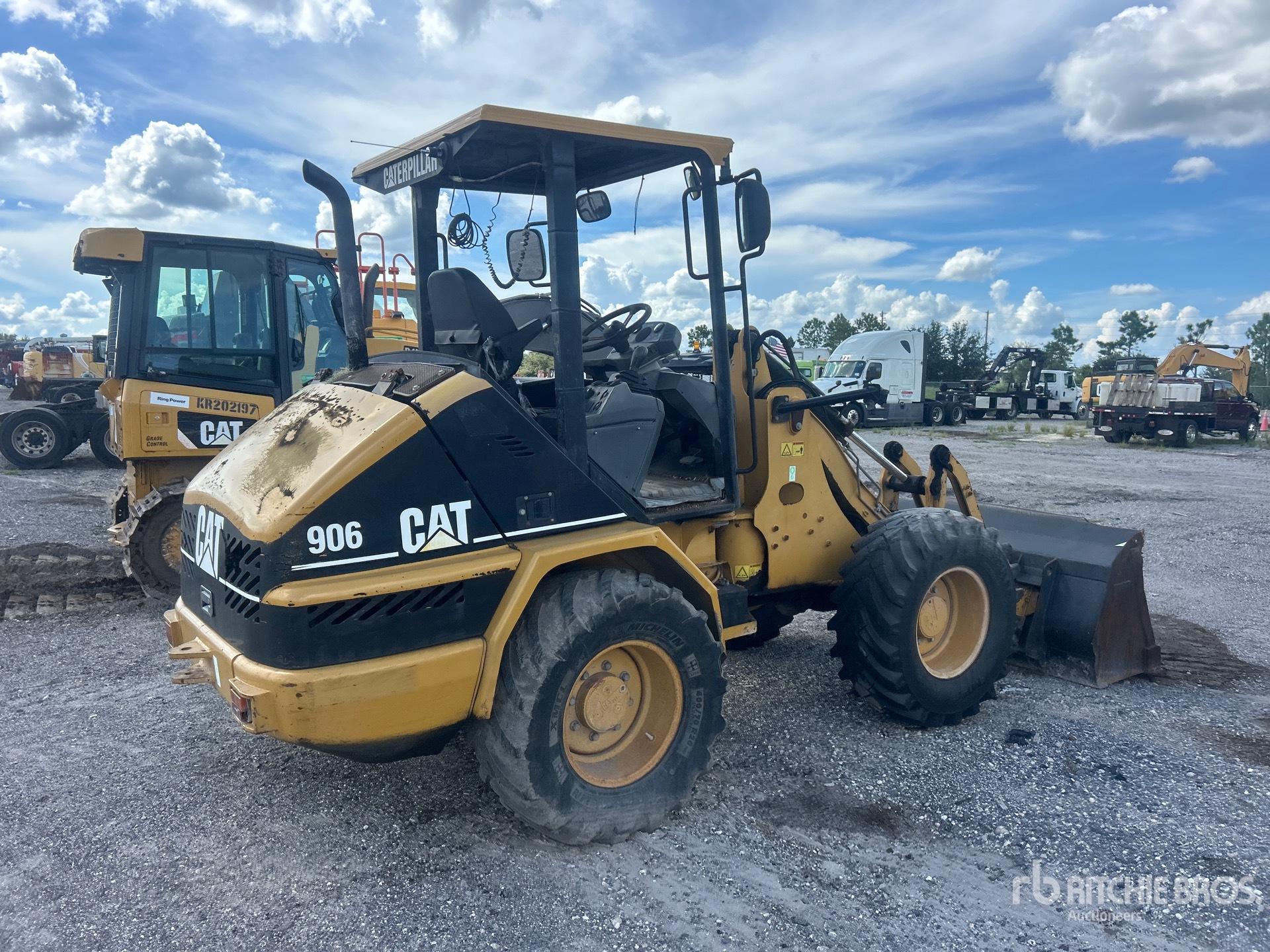 2005 Caterpillar 906