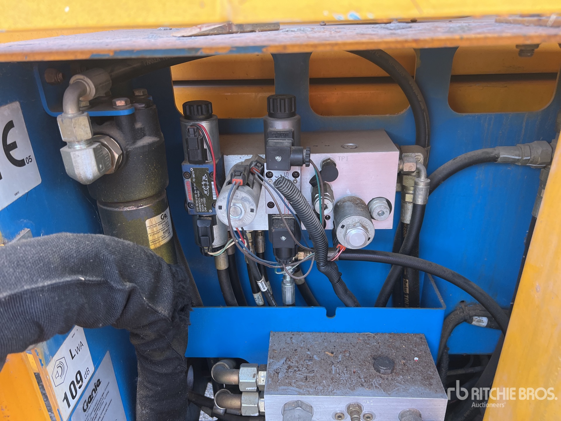2006 Genie GS3384