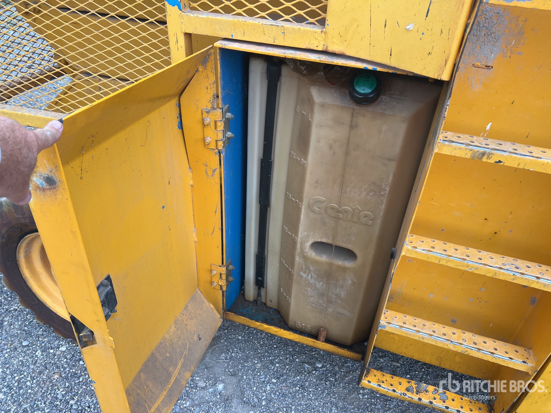 2006 Genie GS3384