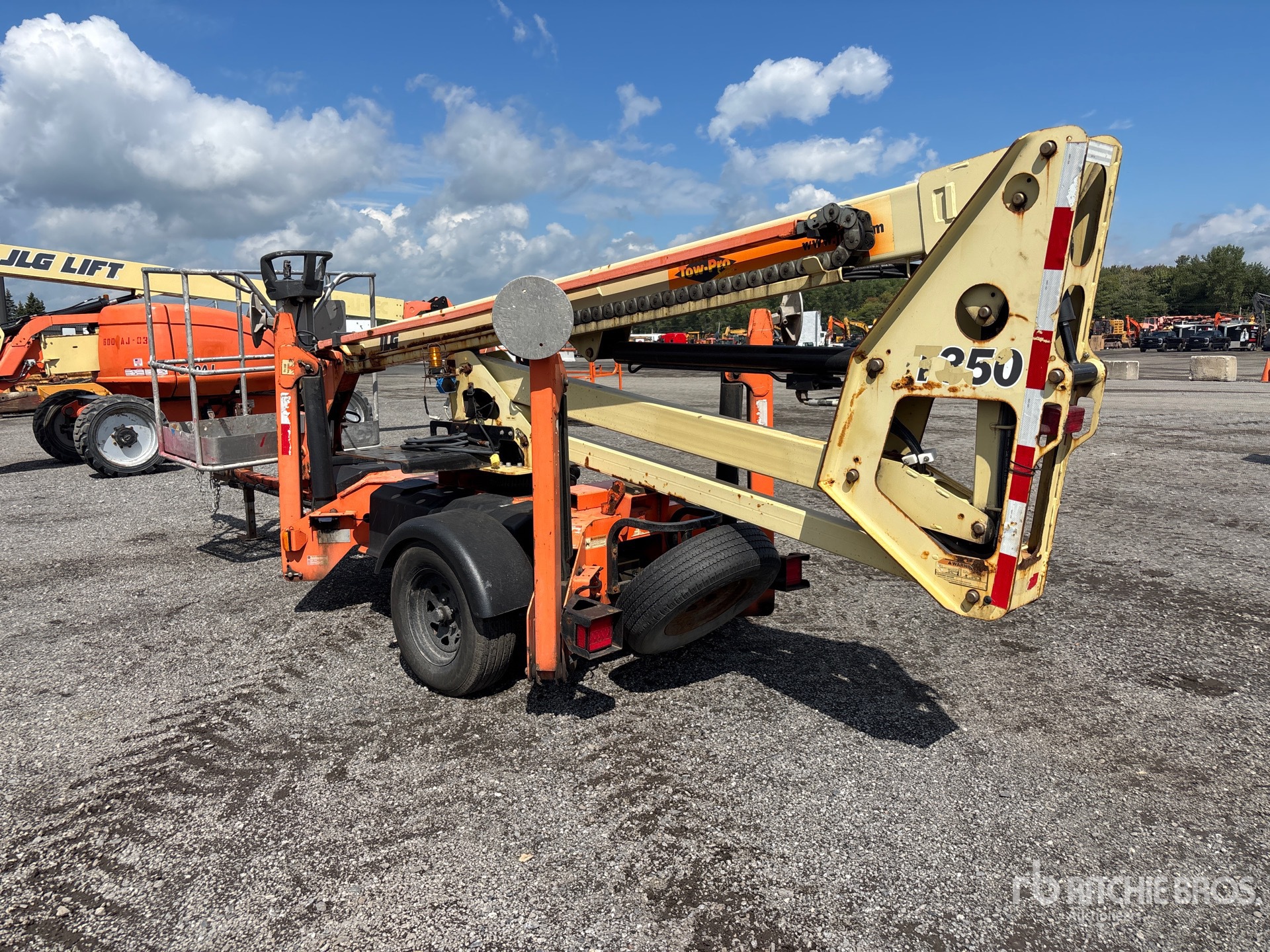 2014 JLG T350