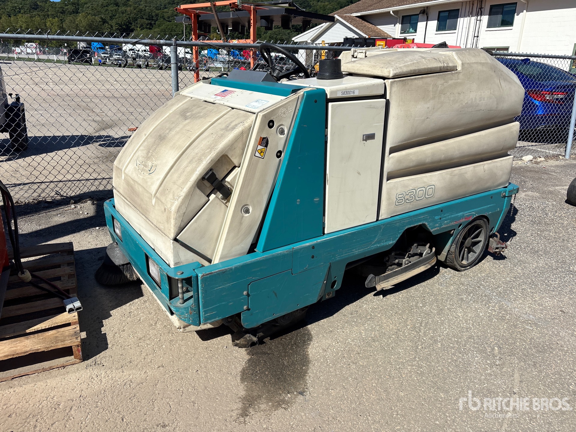 Photo of 1993 Tennant  8300
