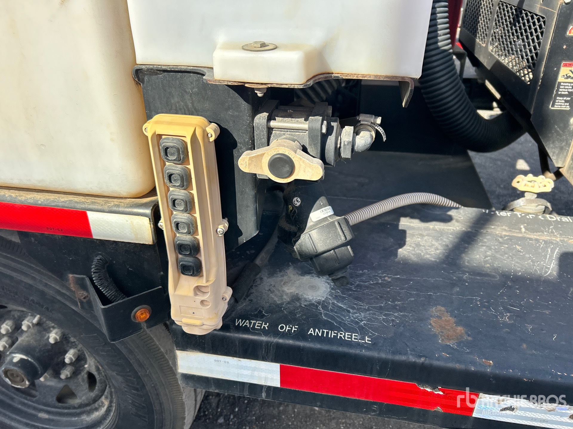 Vermeer VAC-TRON CV573G