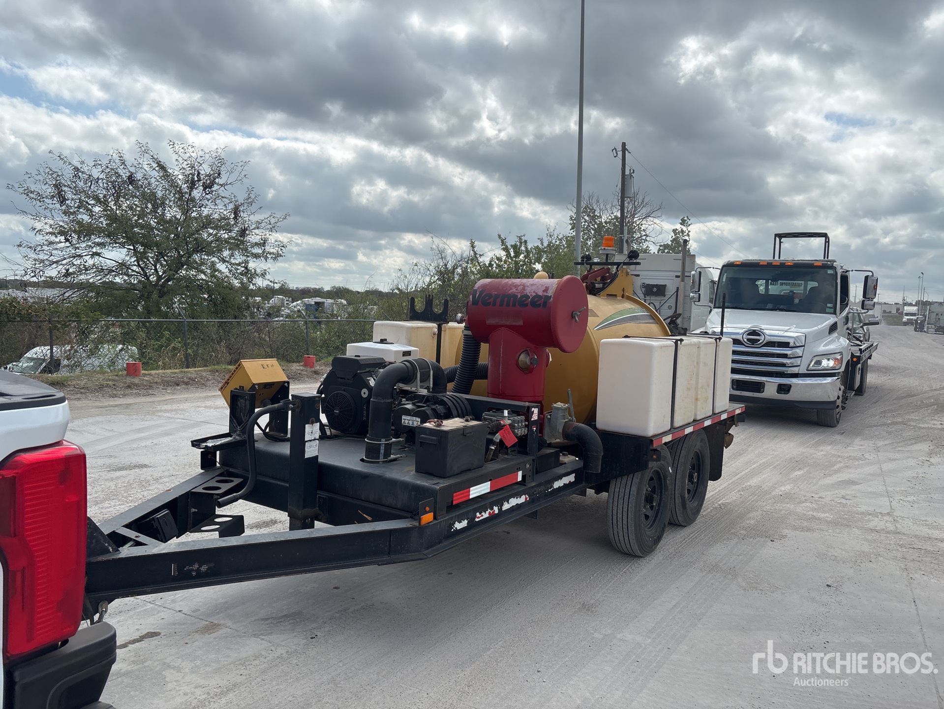 Vermeer VAC-TRON CV573G