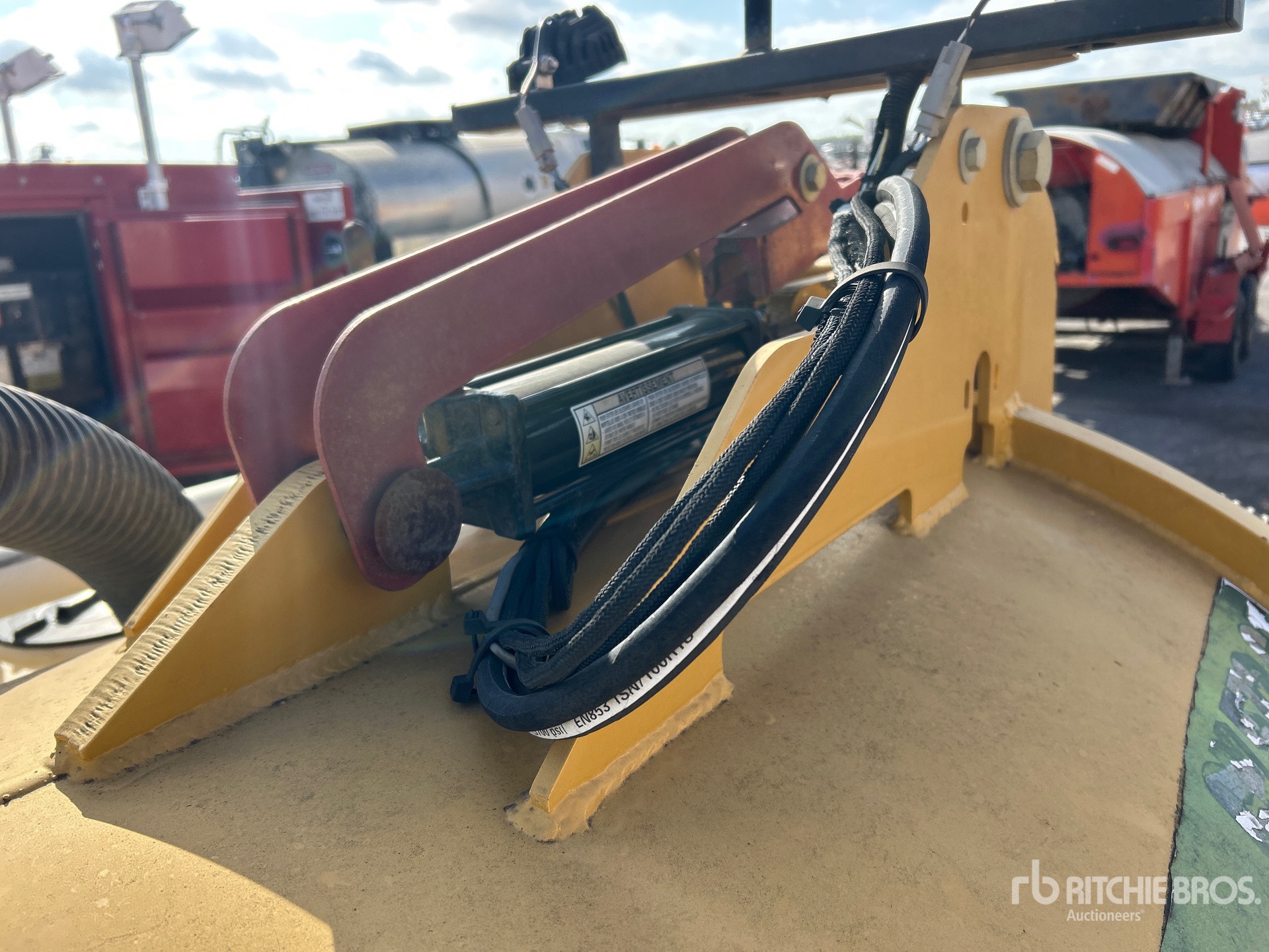 Vermeer VAC-TRON CV573G