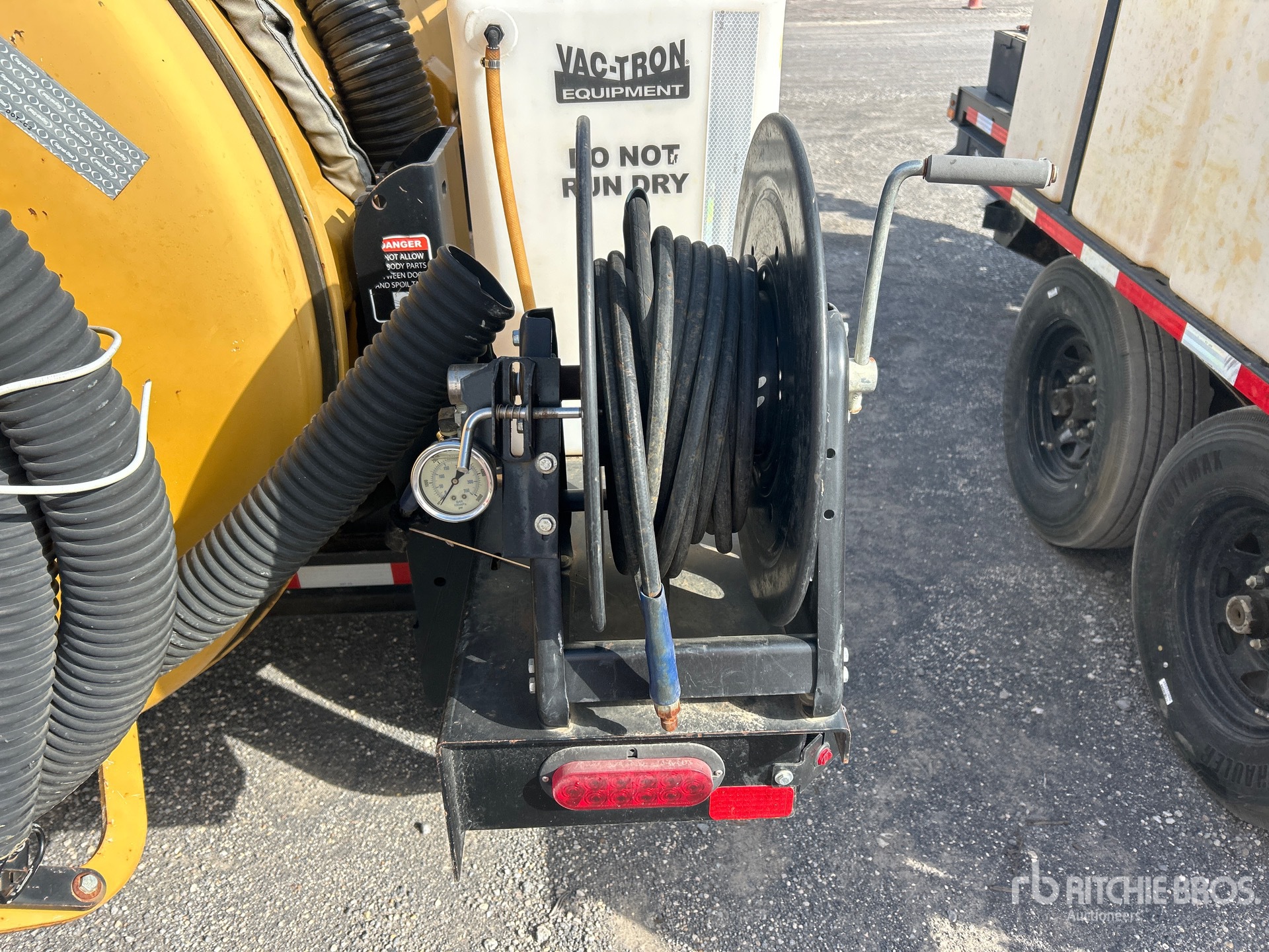 Vermeer VAC-TRON CV573G