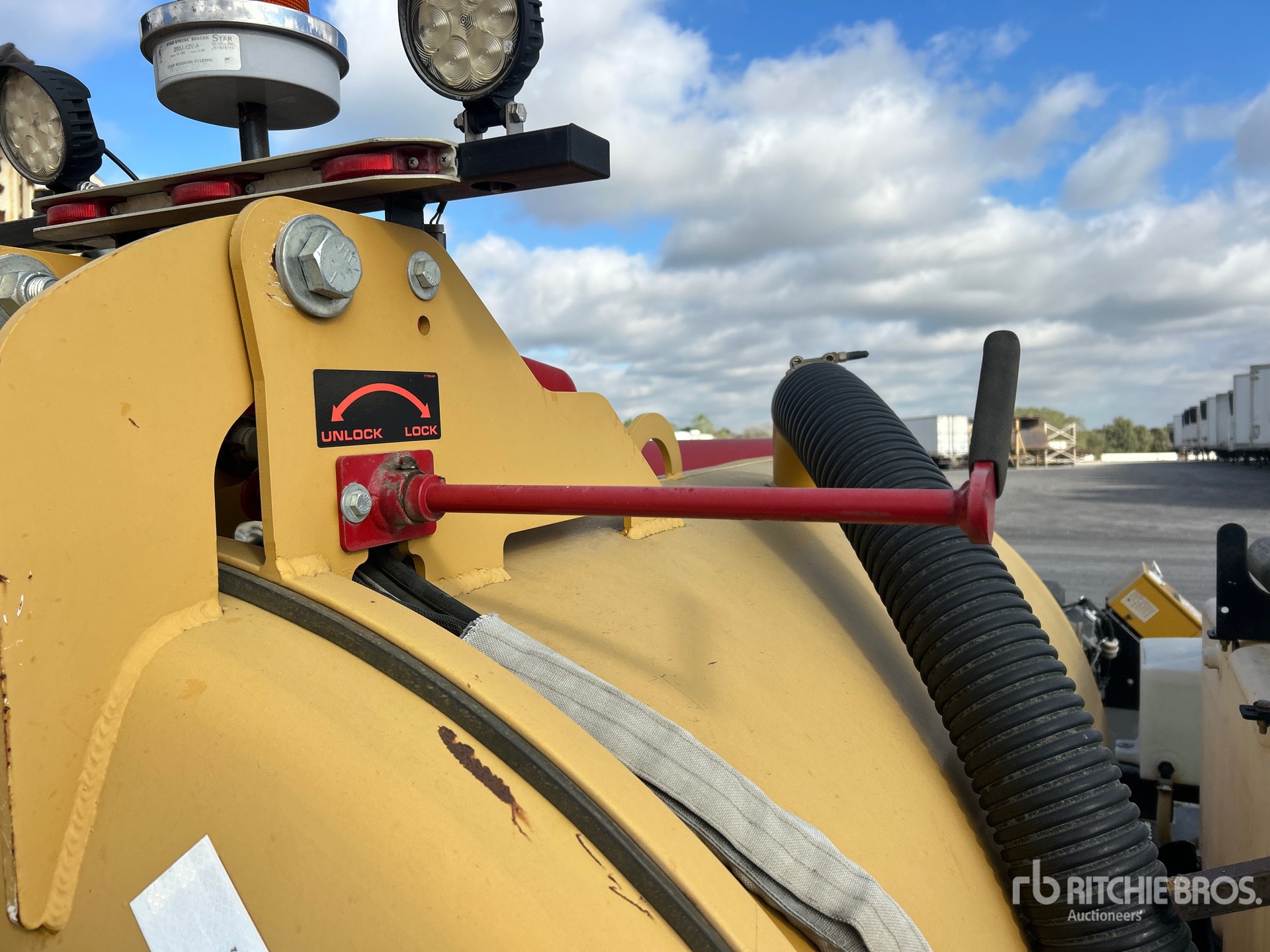 Vermeer VAC-TRON CV573G