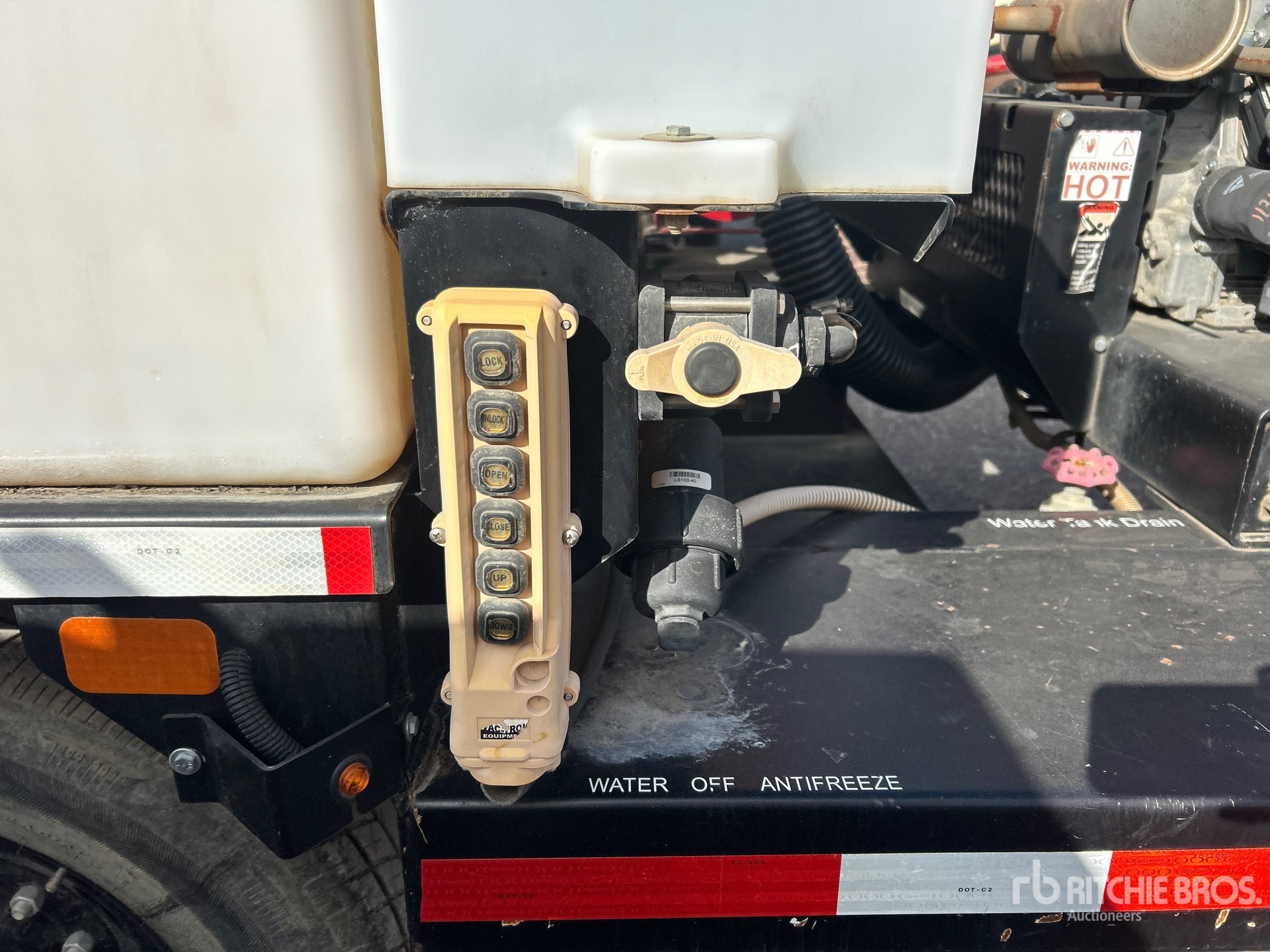 Vermeer VAC-TRON CV573G
