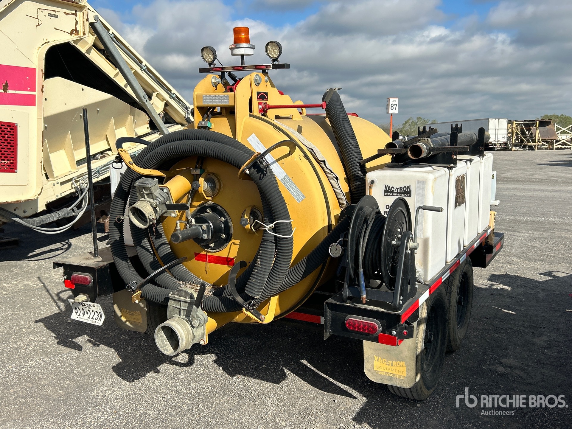 Vermeer VAC-TRON CV573G