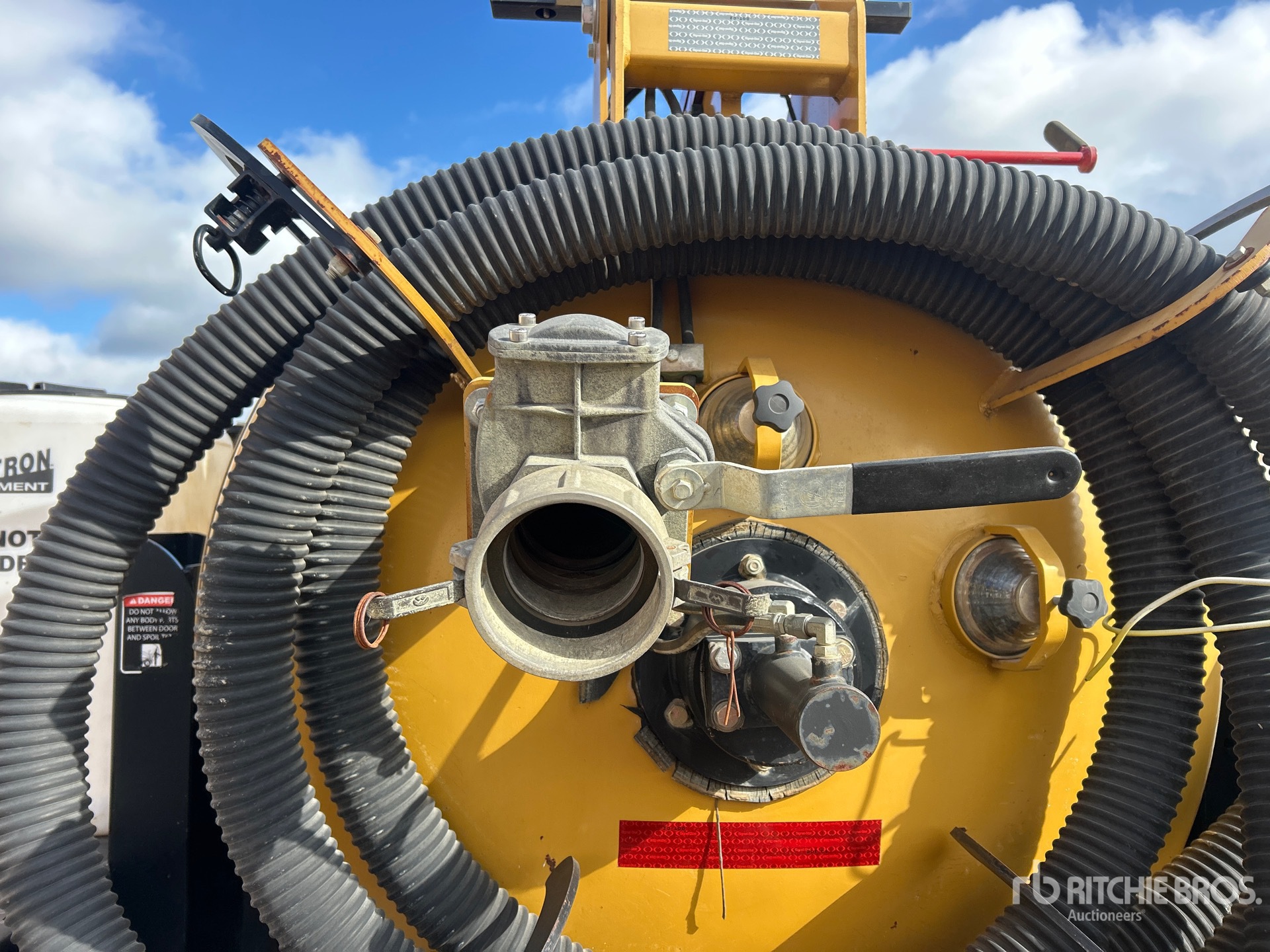 Vermeer VAC-TRON CV573G
