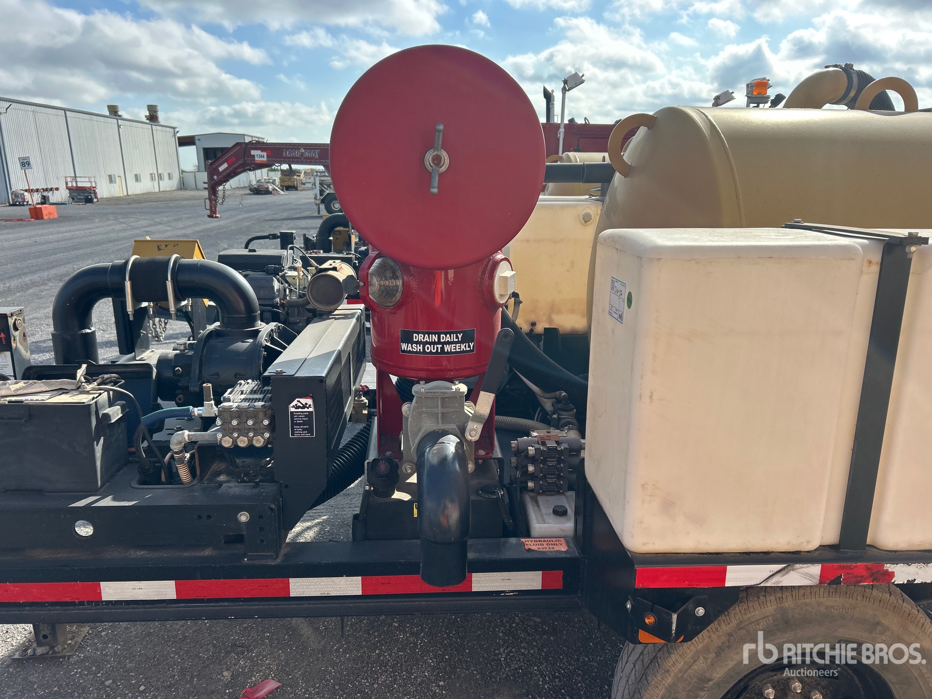 Vermeer VAC-TRON CV573G
