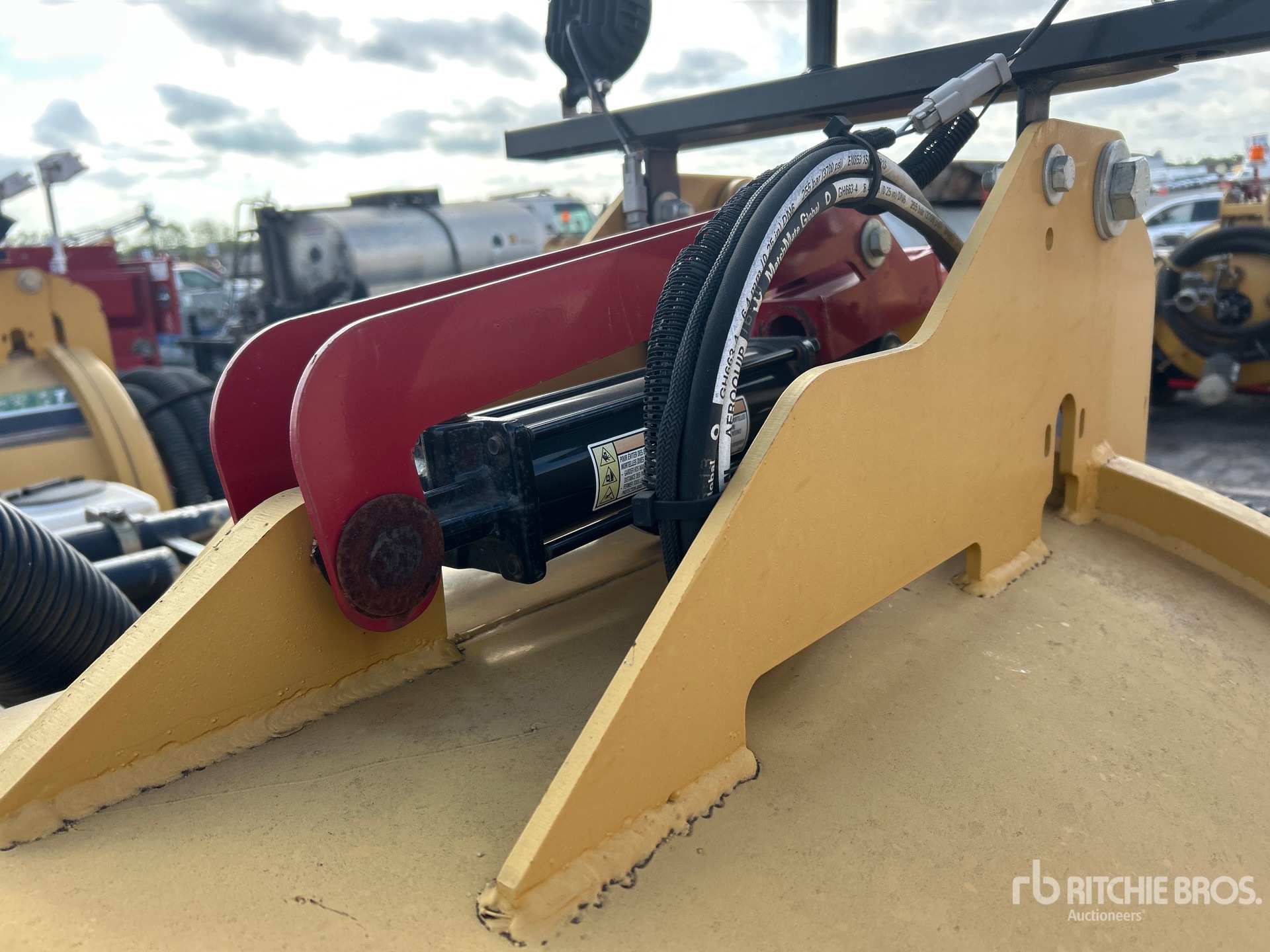 Vermeer VAC-TRON CV573G