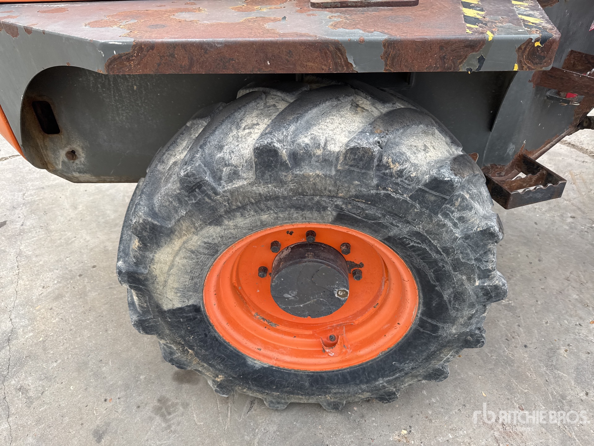 2011 Ausa D600APG