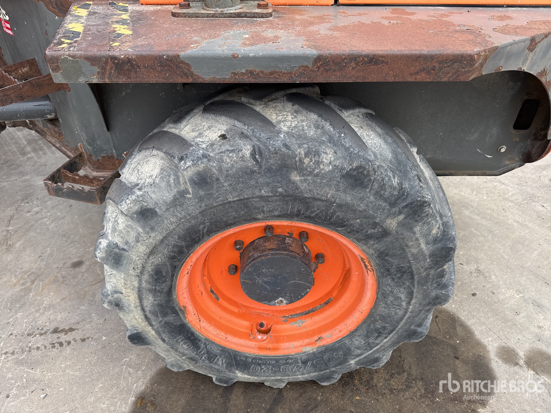 2011 Ausa D600APG