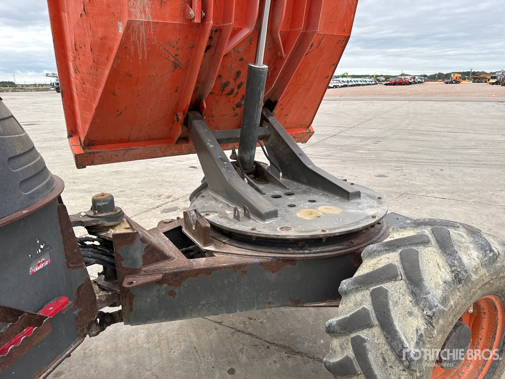 2011 Ausa D600APG