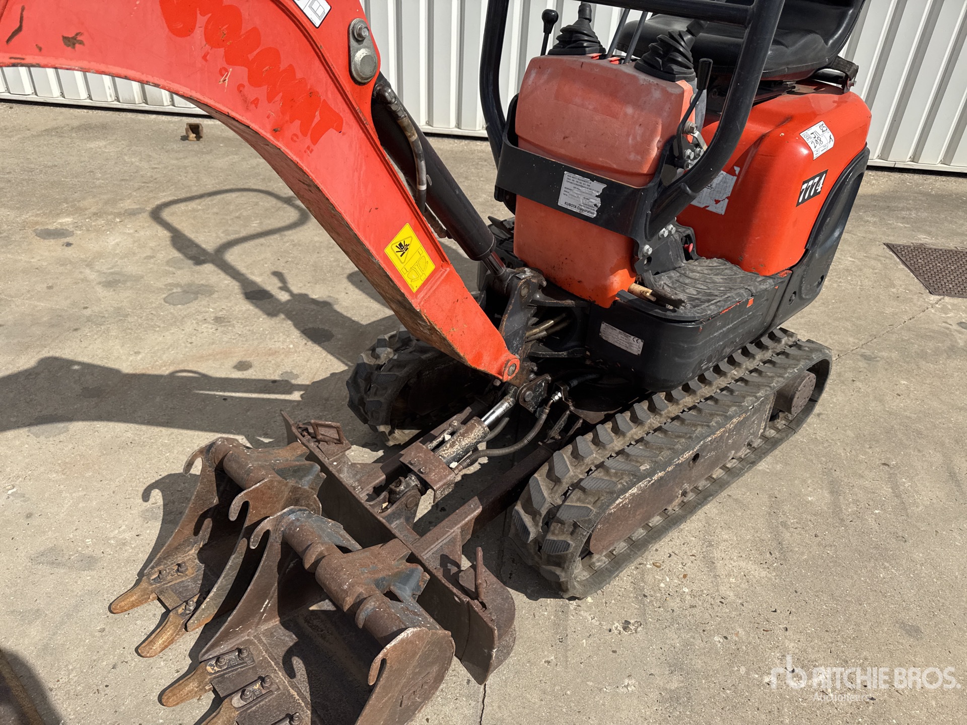2015 Kubota K008-3