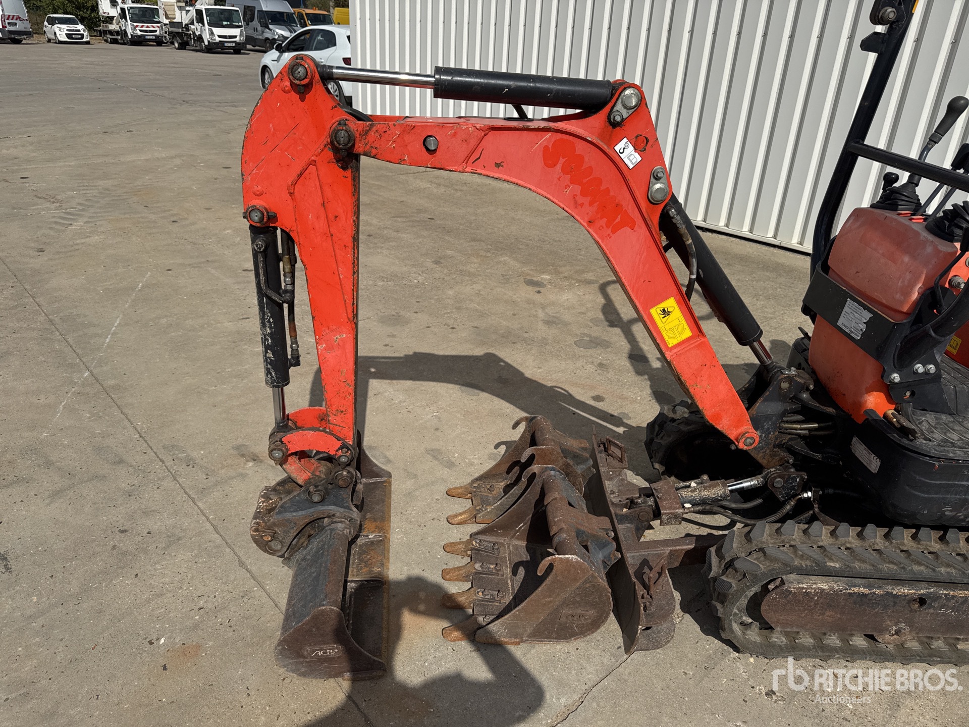 2015 Kubota K008-3