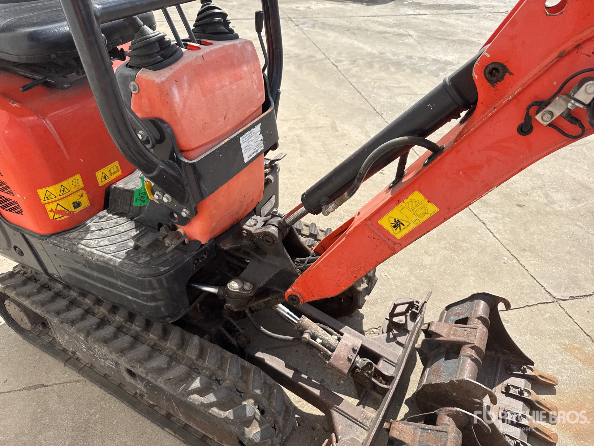 2015 Kubota K008-3