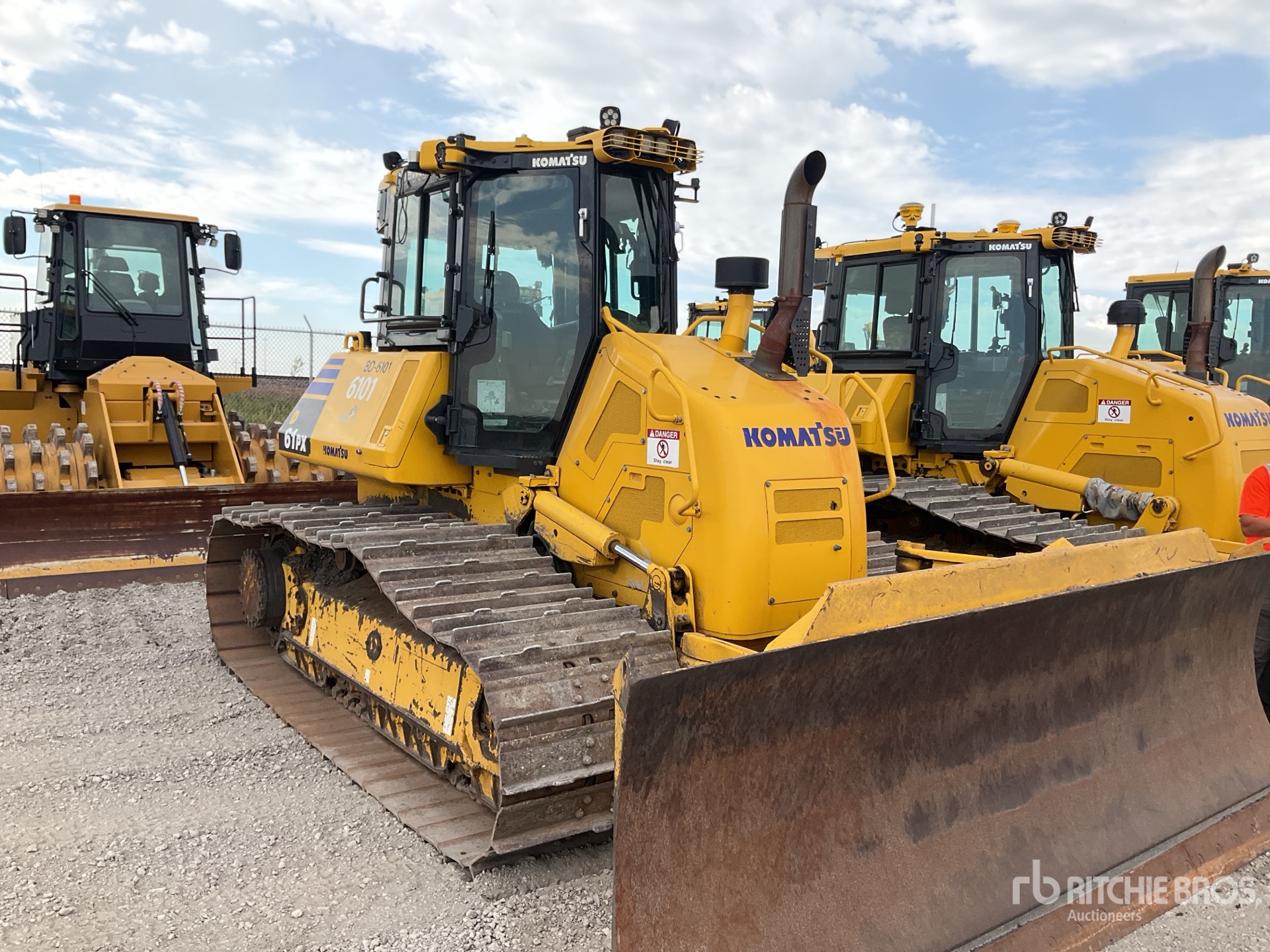 2022 Komatsu D61PX-24