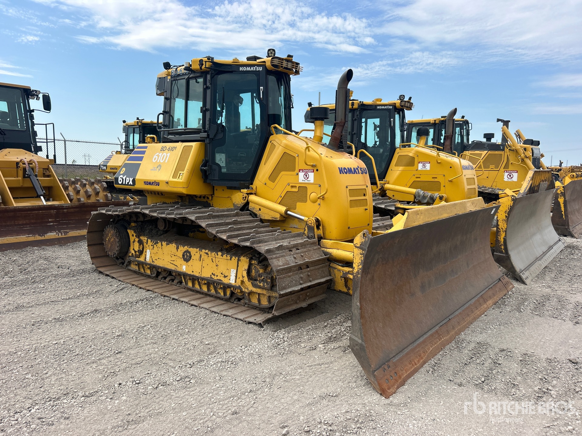2022 Komatsu D61PX-24
