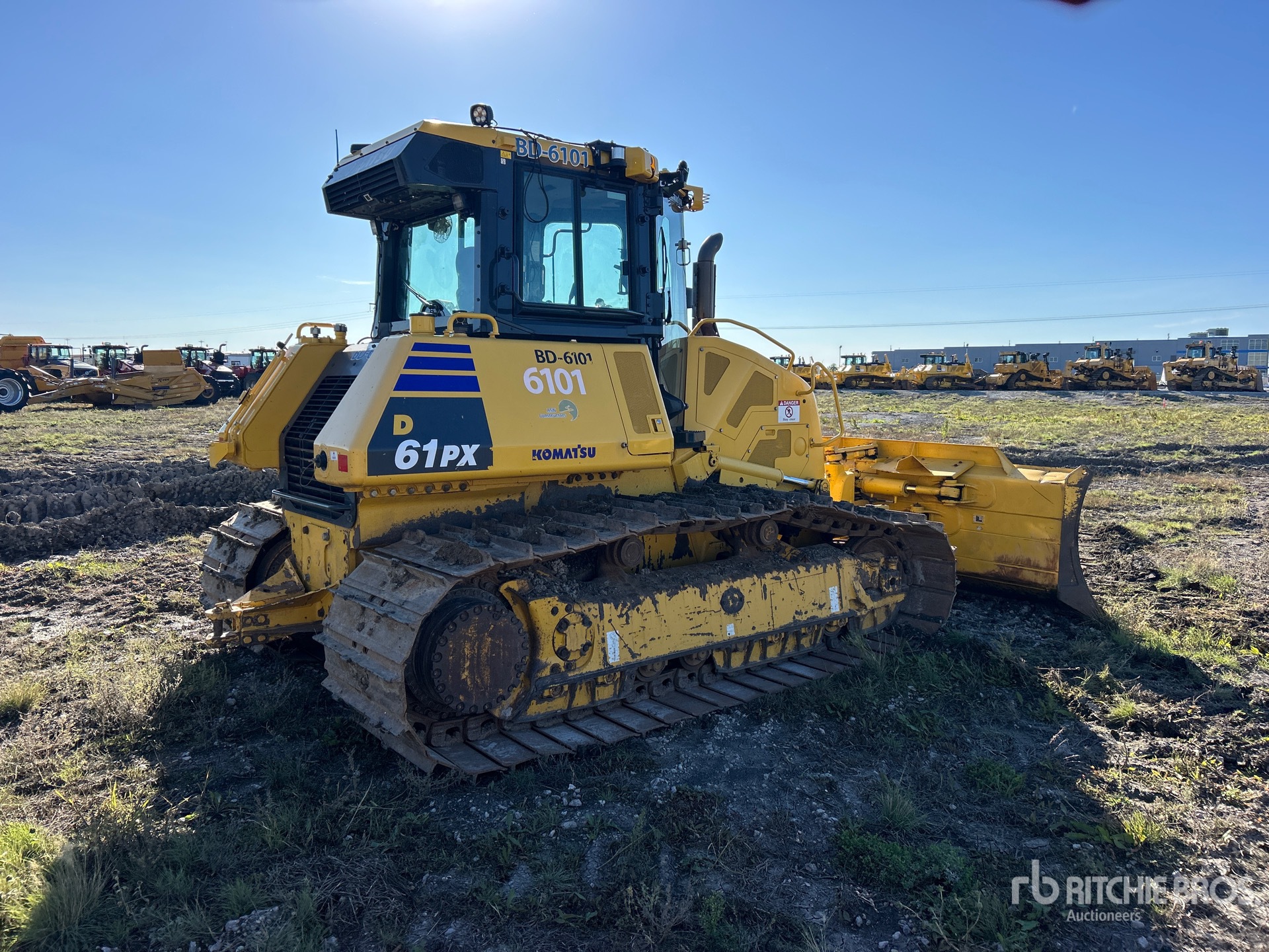 2022 Komatsu D61PX-24