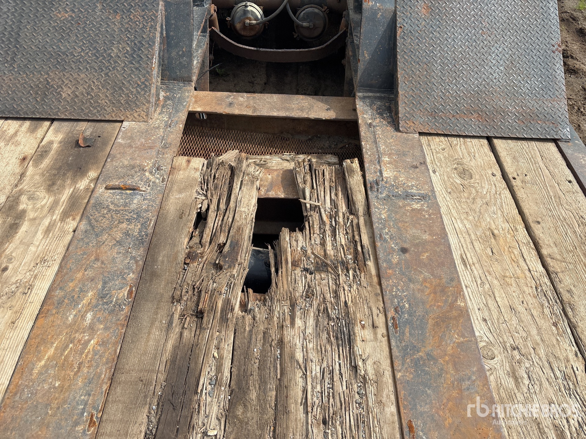 1995 Load Star Trailer Tri/A Removable Gooseneck