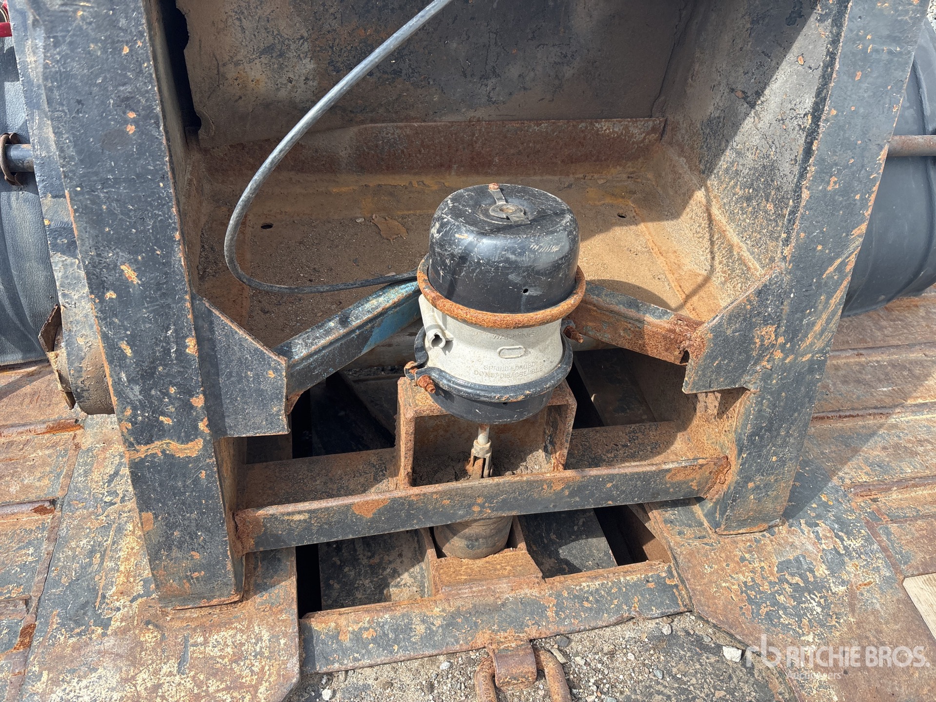 1995 Load Star Trailer Tri/A Removable Gooseneck