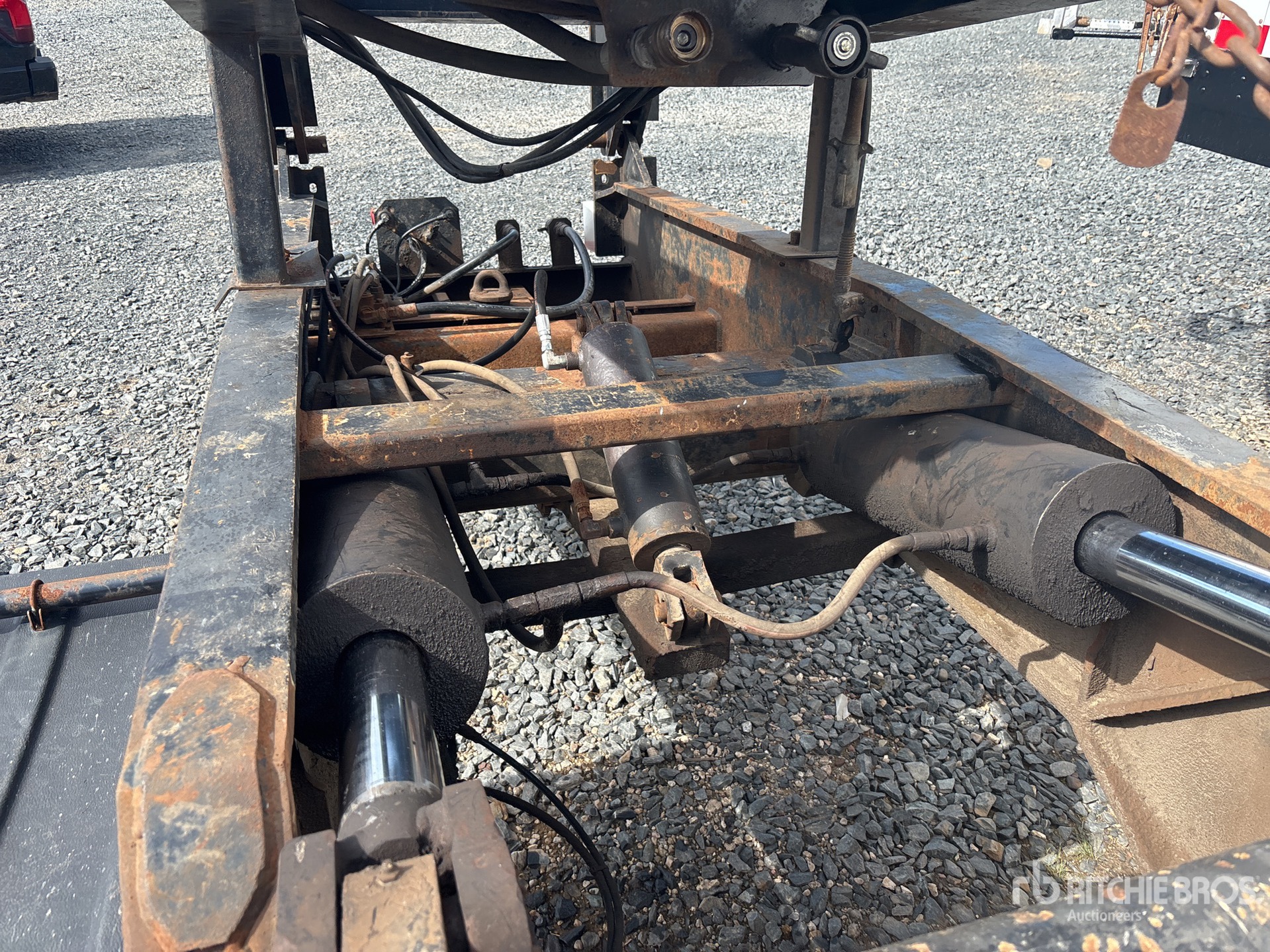 1995 Load Star Trailer Tri/A Removable Gooseneck