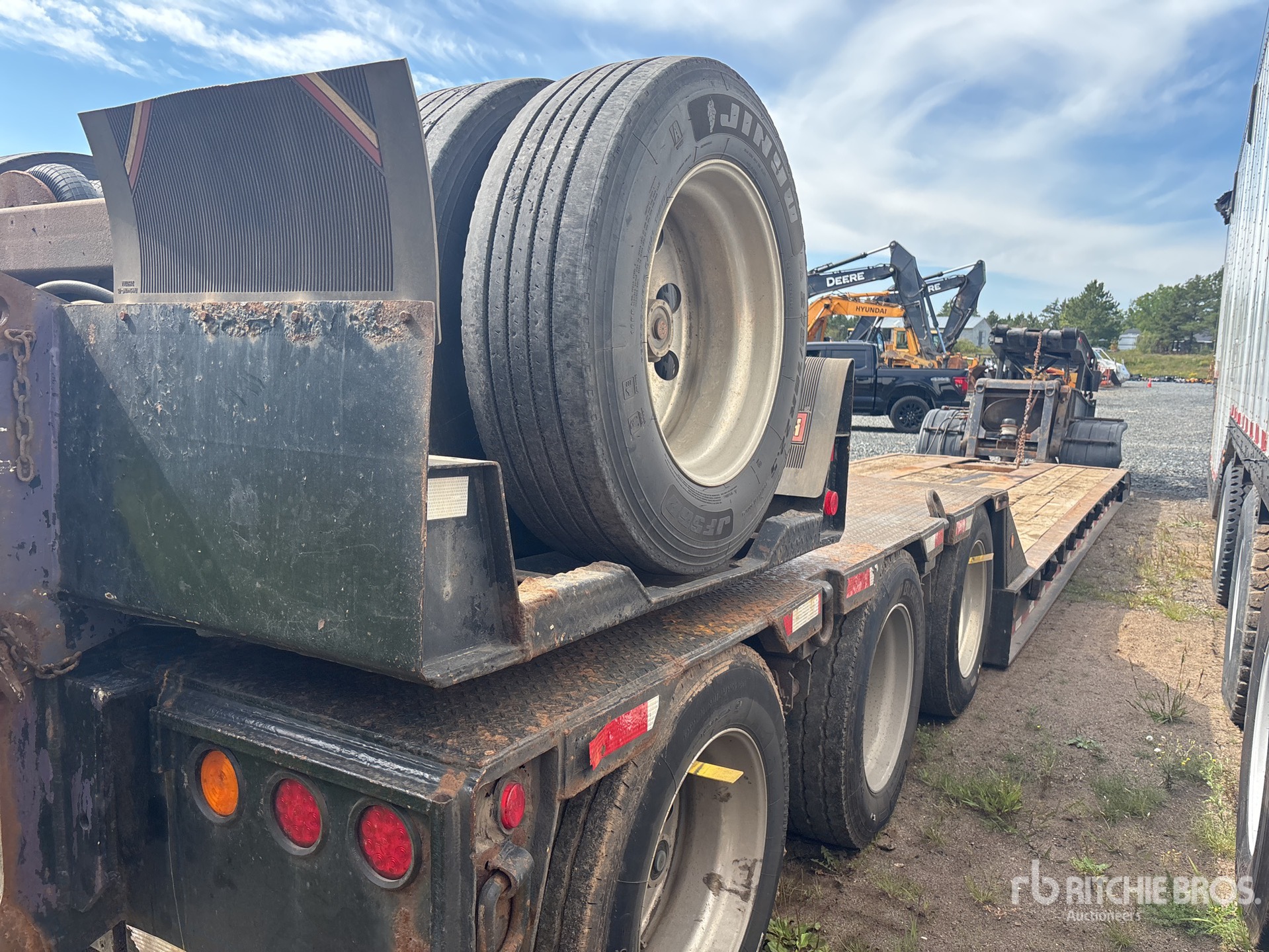 1995 Load Star Trailer Tri/A Removable Gooseneck