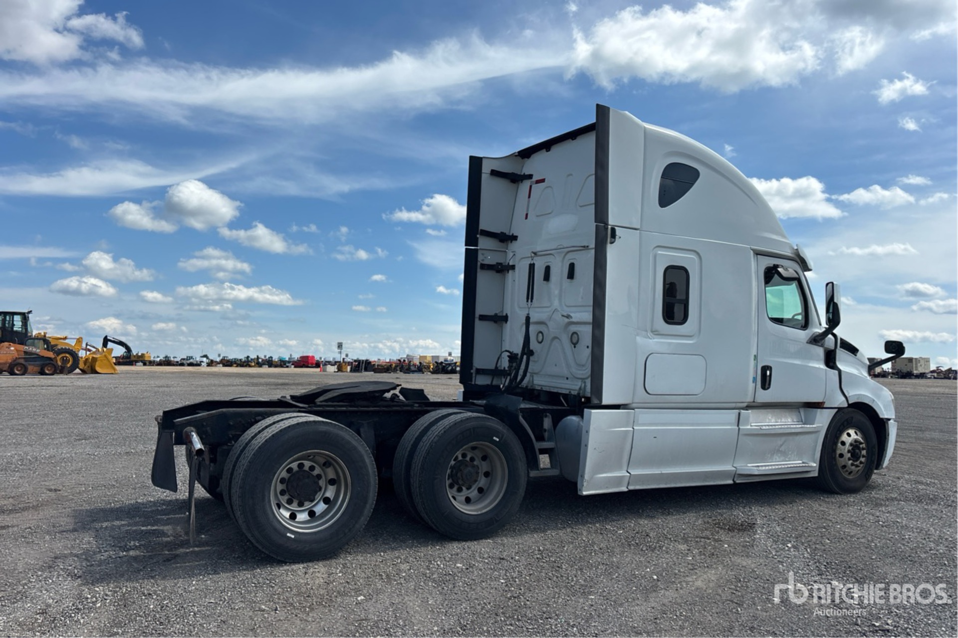 2020 Freightliner CASCADIA 126