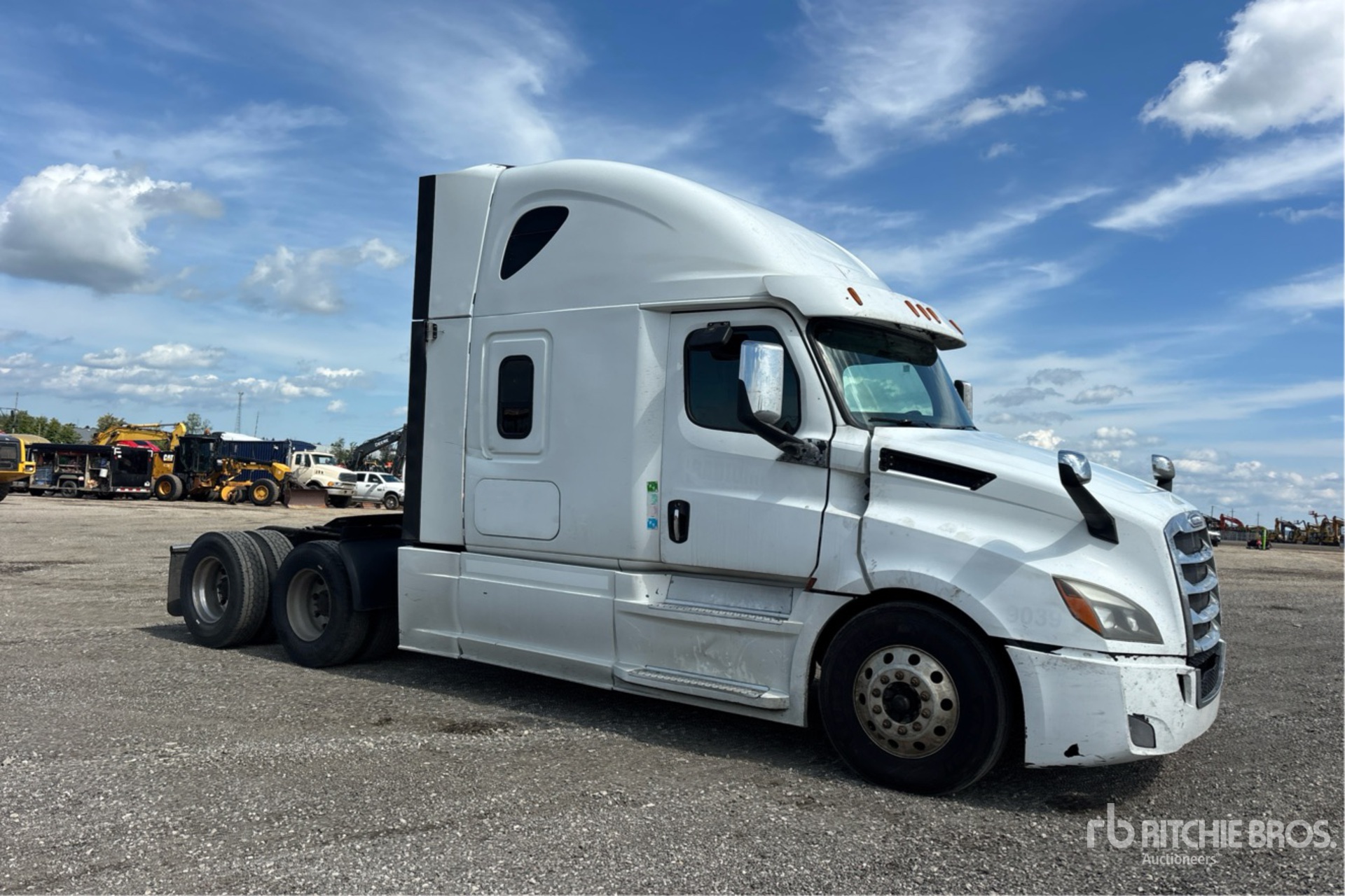 2020 Freightliner CASCADIA 126