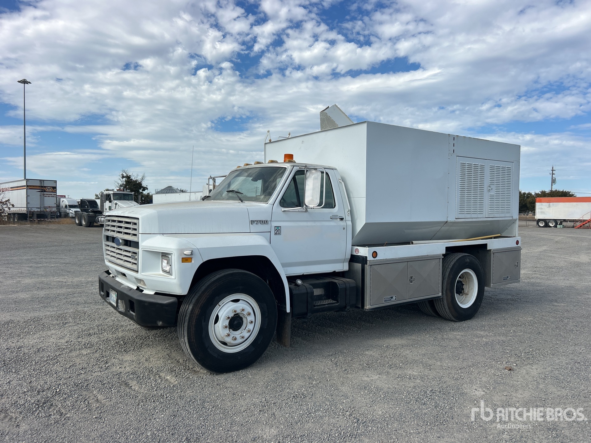 1987 Ford F700