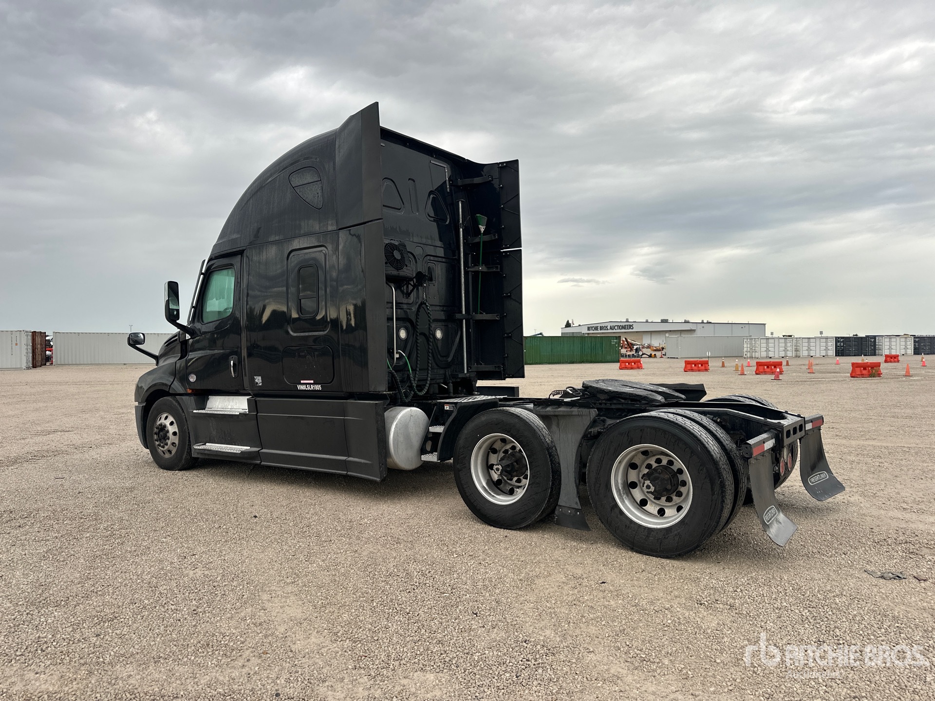 2020 Freightliner CASCADIA 126