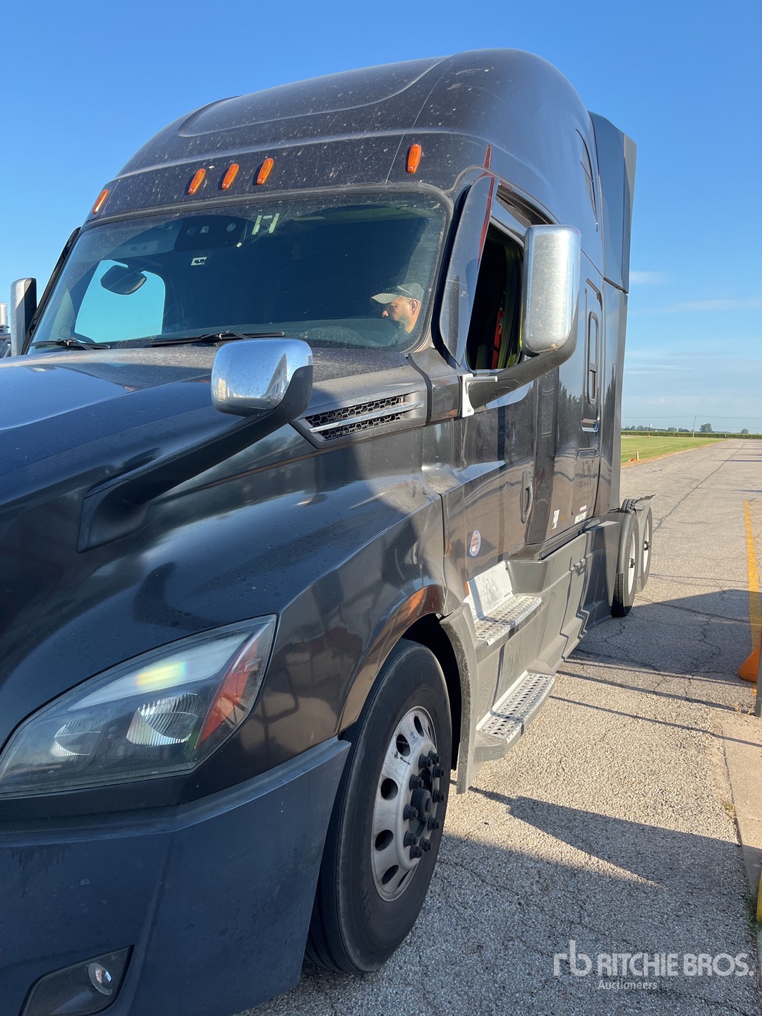 2020 Freightliner CASCADIA 126