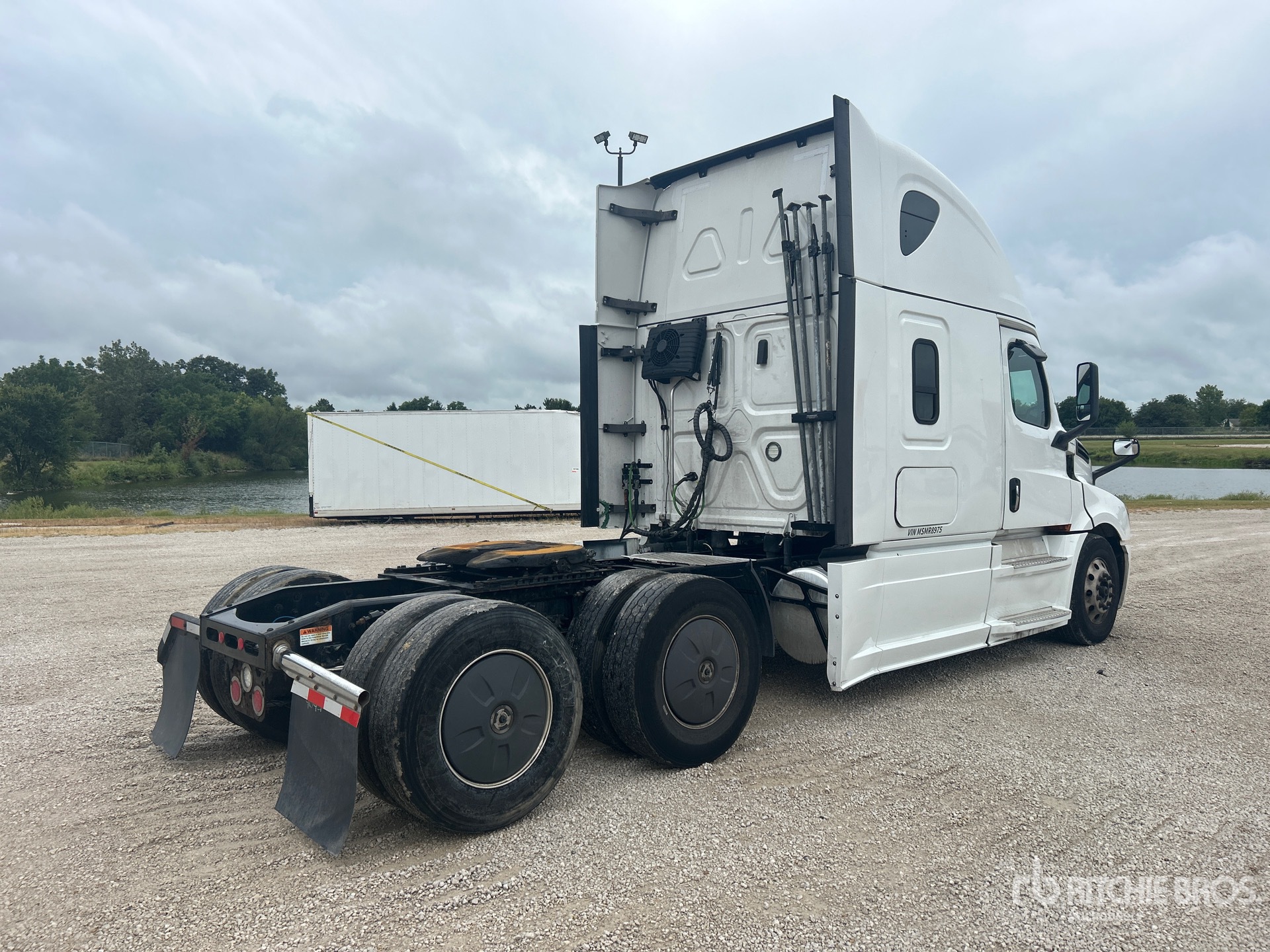2021 Freightliner CASCADIA 126
