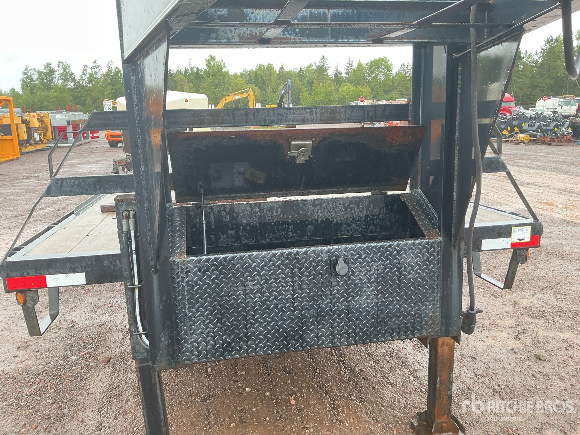 2020 Friesen 25 FT T/A GOOSENECK